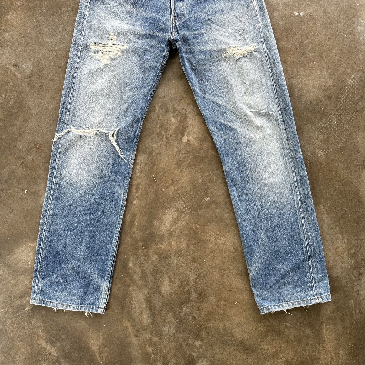 Levi's Vintage Levi’s 501 Distressed Denim Faded Jean Pant W28 Size US 28 / EU 44 - 2 Thumbnail