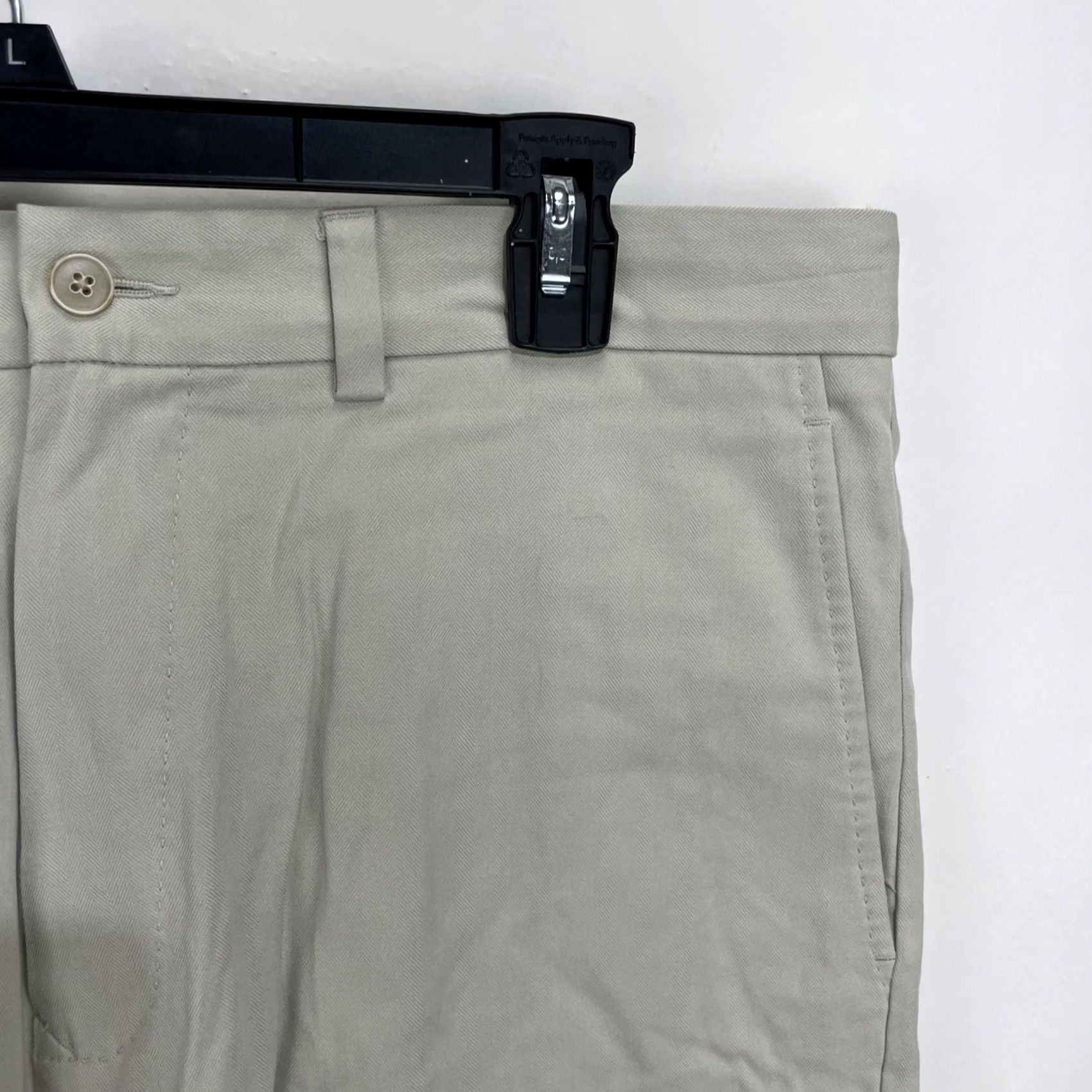 Tommy Bahama Tommy Bahama Shorts Mens 36 Ivory Tan Flat Front Cotton Silk Blend Golf Boating Size US 36 / EU 52 - 4 Thumbnail