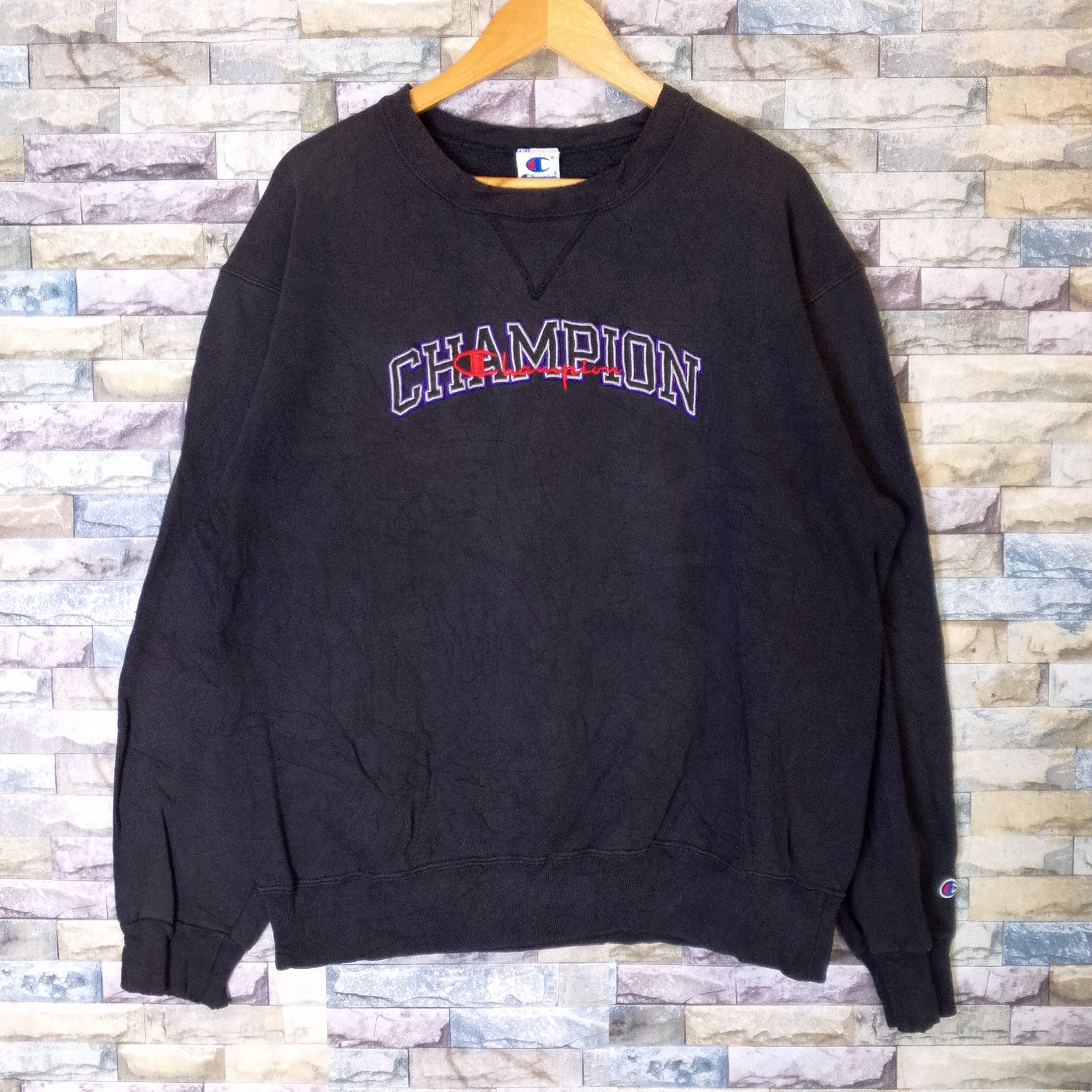 Champion Vintage Champion Spell out Distressed Sweatshirt Size US L / EU 52-54 / 3 - 1 Thumbnail