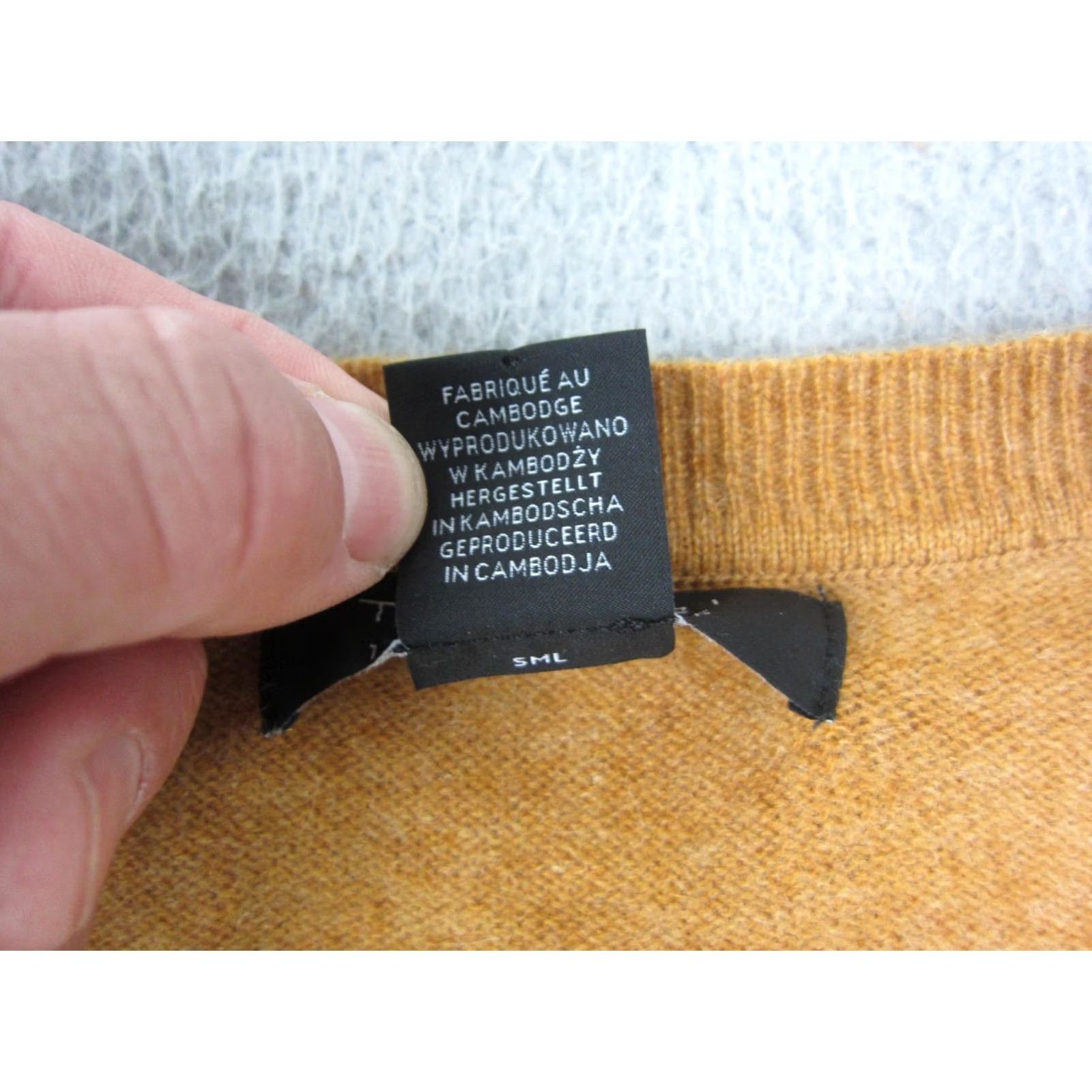Vintage Tahari Sweater Womens Medium Gold 100% Cashmere 2 Ply Knit Classic Crewneck Size M / US 6-8 / IT 42-44 - 5 Thumbnail