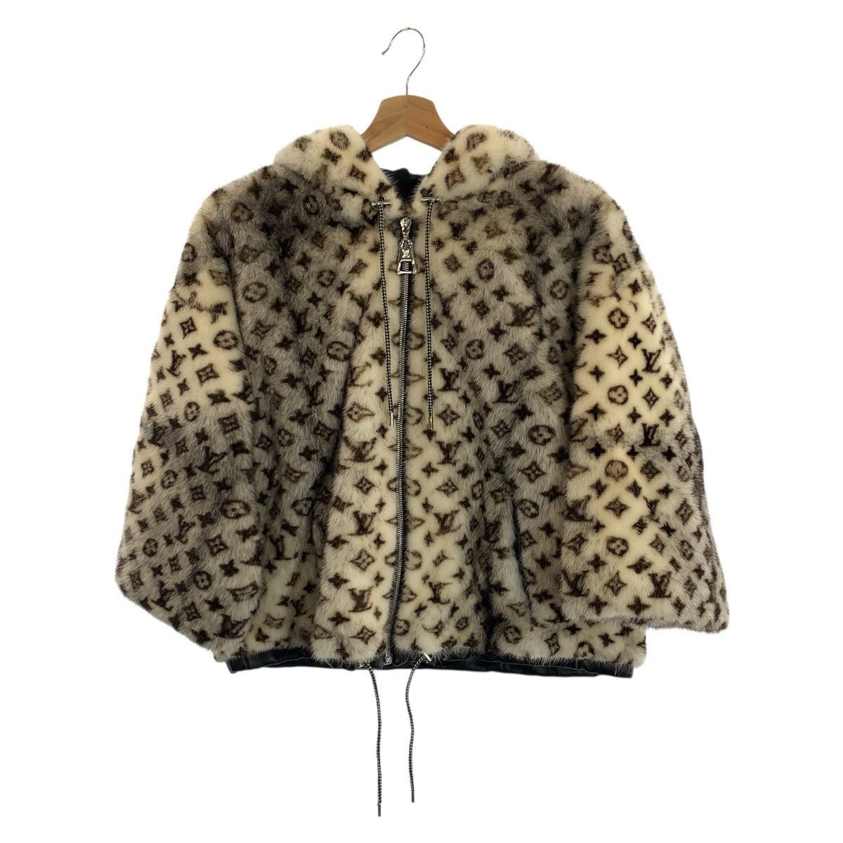 Louis Vuitton Louis Vuitton Louis Vuitton Monogram Mink Jacket Fur Outerwear 1AABOZ DUTY FREE for USA Size ONE SIZE - 1 Thumbnail
