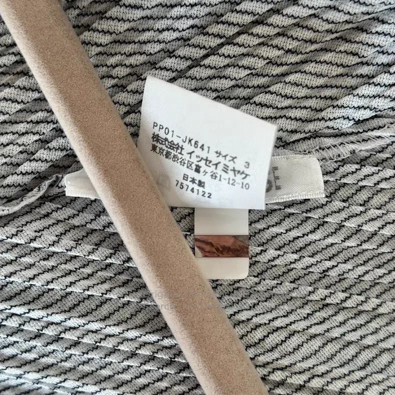 Issey Miyake Issey Miyake Gray Short Sleeve Size L / US 10 / IT 46 - 4 Thumbnail