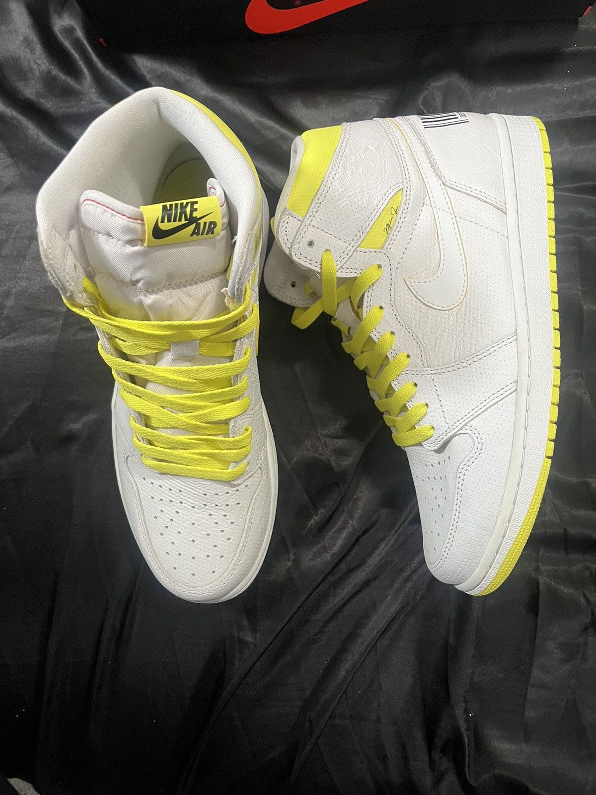 Jordan Brand Jordan 1 First class Flight Size US 10.5 / EU 43-44 - 3 Thumbnail
