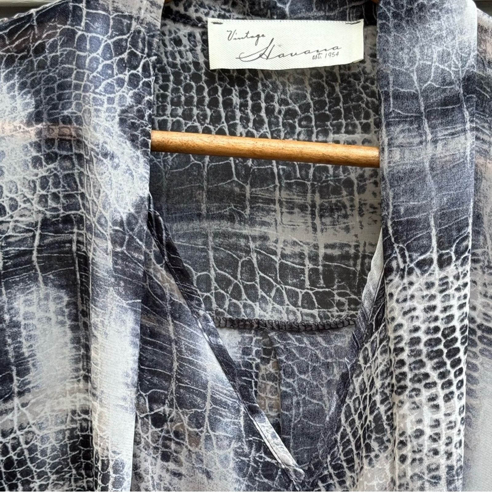 Vintage Havana Vintage Havana Blue Print Blouse Size S Sheer Drape Front Size S / US 4 / IT 40 - 8 Thumbnail