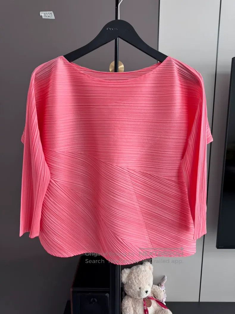 Issey Miyake Issey Miyake Coral Pink Asymmetric Top Size S / US 4 / IT 40 - 1 Thumbnail
