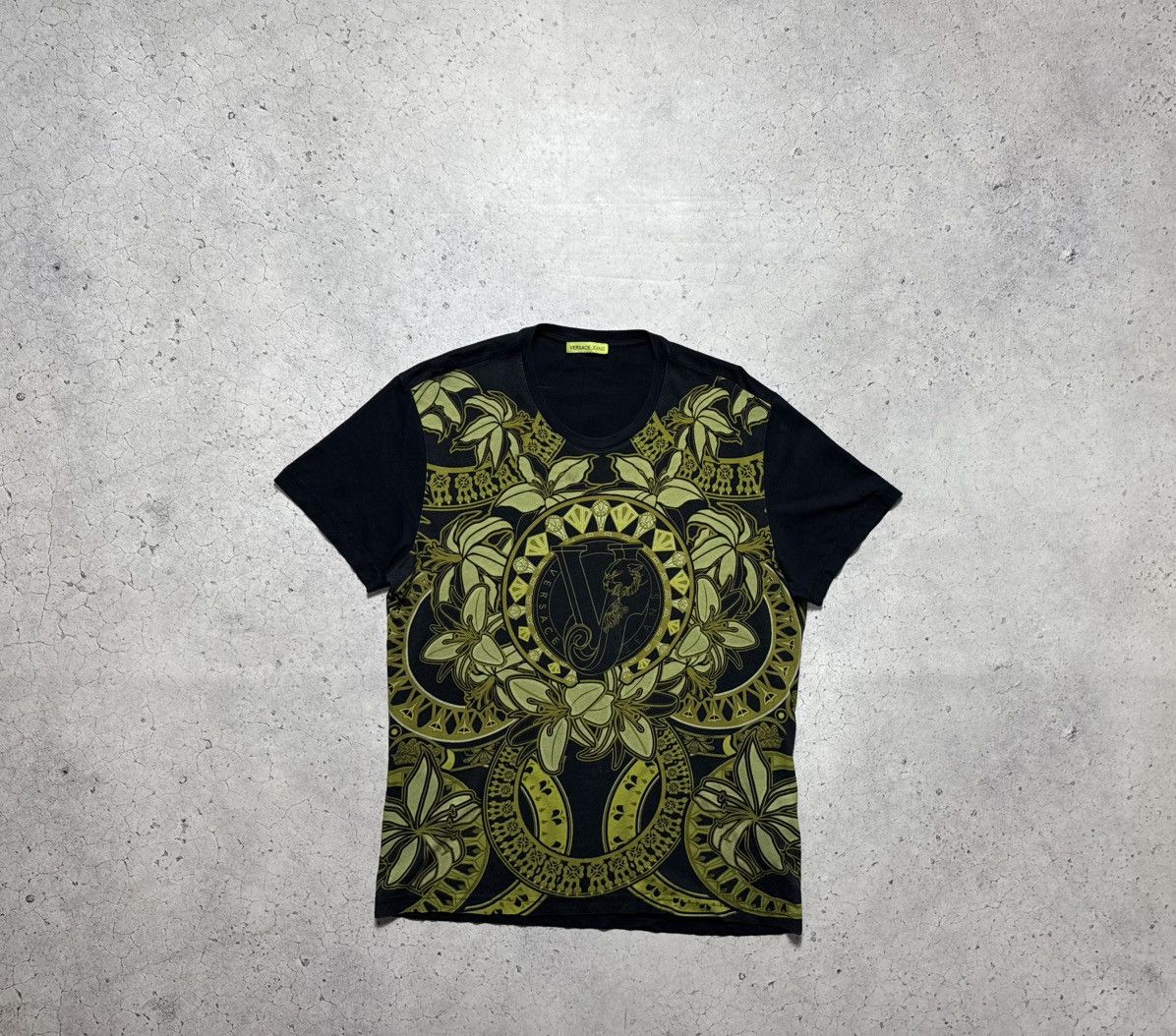 Versace Versace Jeans Vintage T-Shirt Big Logo Luxury Size US L / EU 52-54 / 3 - 1 Thumbnail