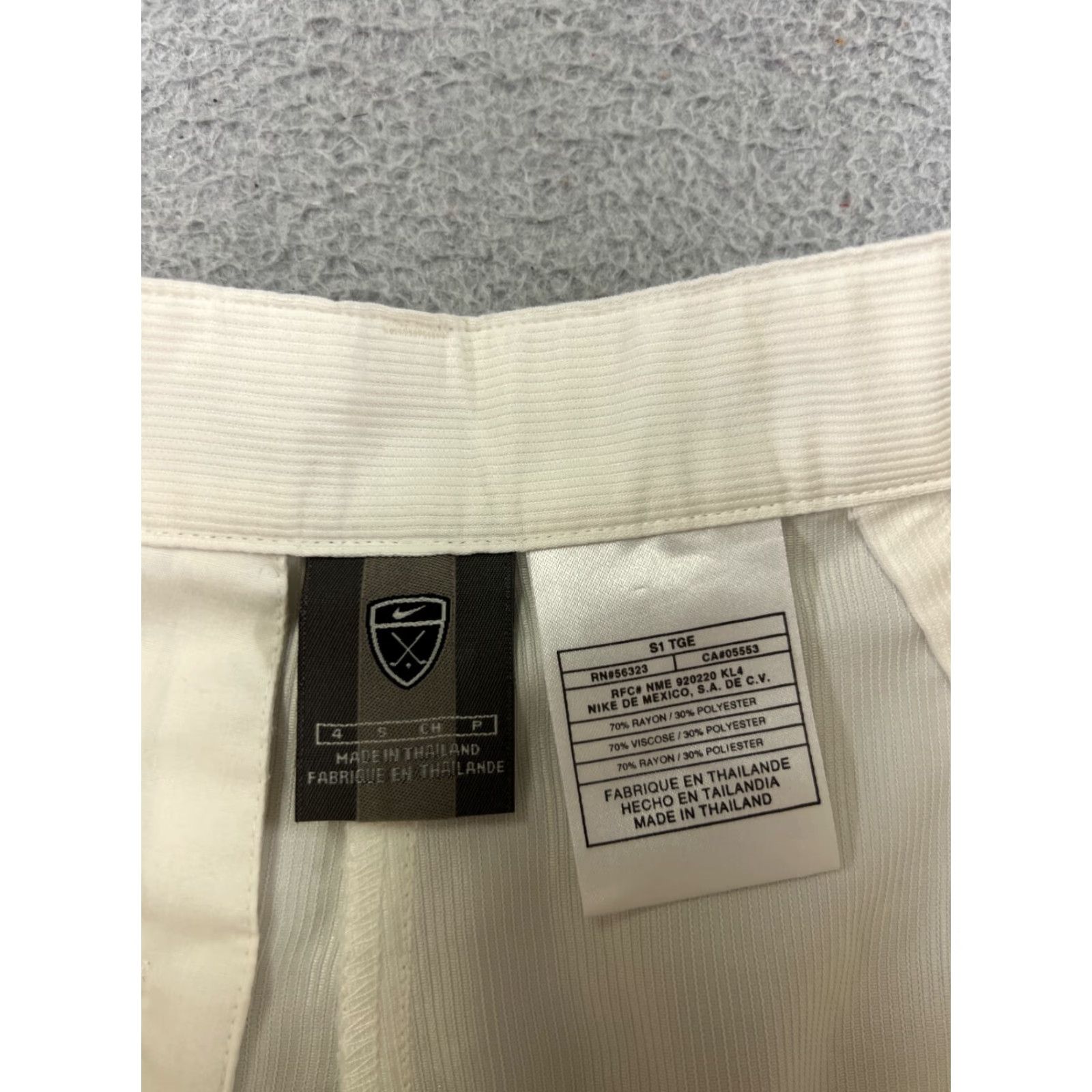 Nike Nike Golf Shorts Womens 4 White Stripe Pleated Rayon Blend Bermuda Pockets Stretch Breathable Vintage? No Size 27" / US 4 / IT 40 - 3 Thumbnail