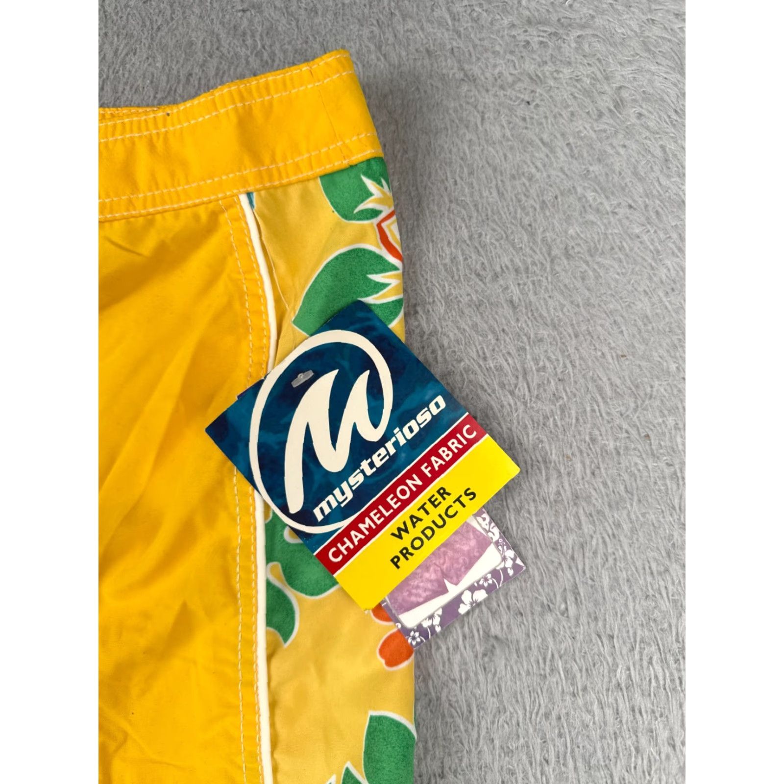 Vintage VINTAGE Mysterioso Board Shorts Women 4 Yellow Pattern Changing Chameleon Fabric Size 27" / US 4 / IT 40 - 6 Thumbnail