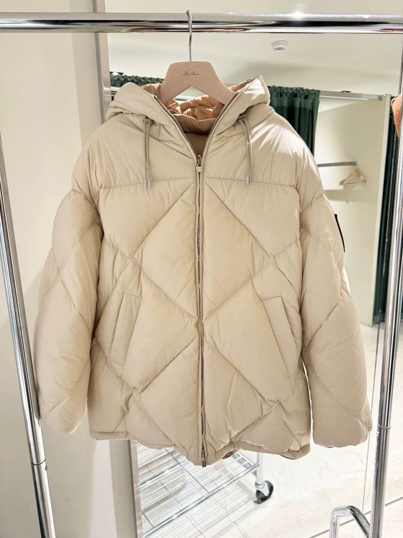 Loro Piana LORO PIANA The lady's warm down jacket can be worn by both Size S / US 4 / IT 40 - 1 Thumbnail