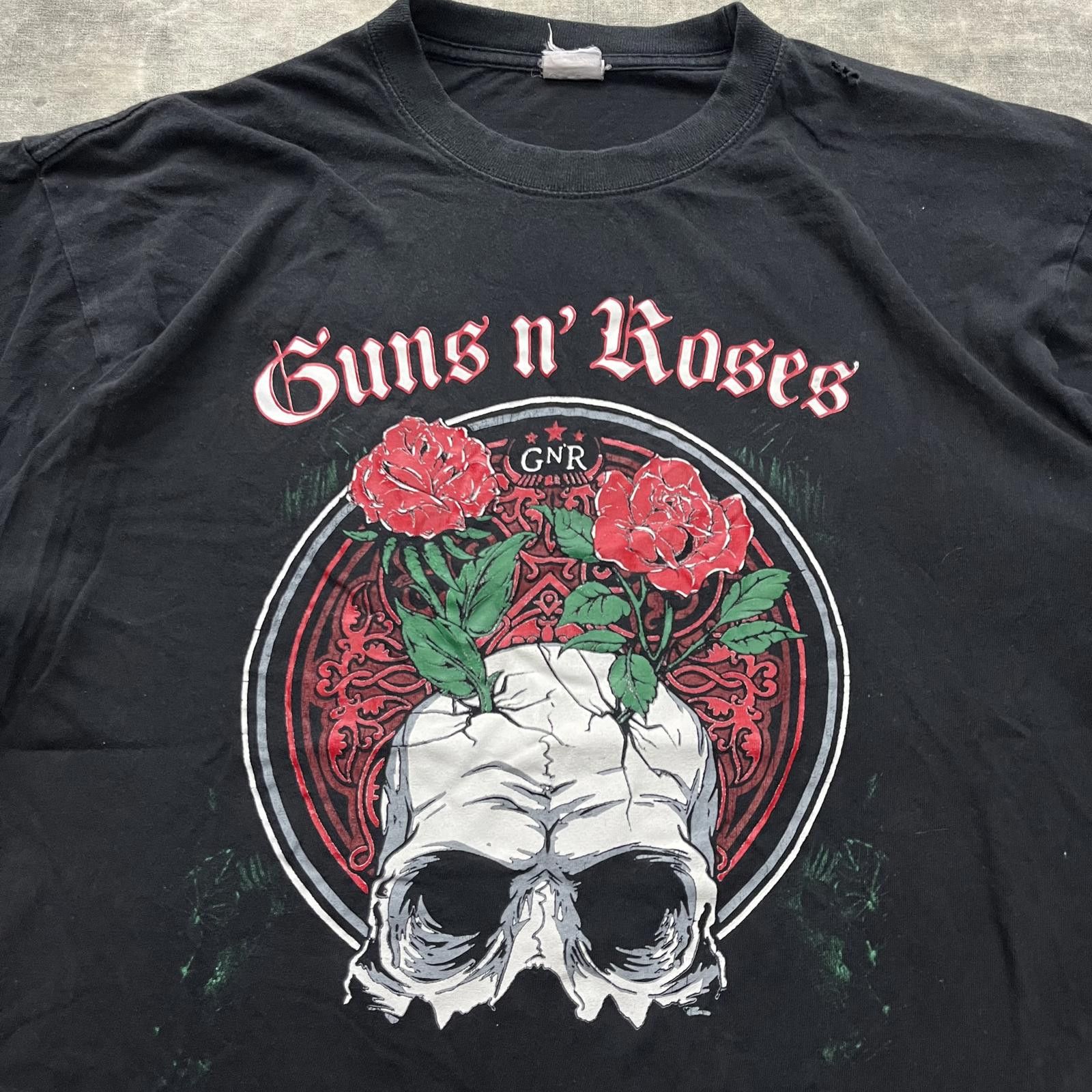 Band Tees × Guns N' Roses × Vintage Vintage Y2K Guns N’ Roses Rock Band Floral Rose Skull Shirt Size US XL / EU 56 / 4 - 2 Thumbnail