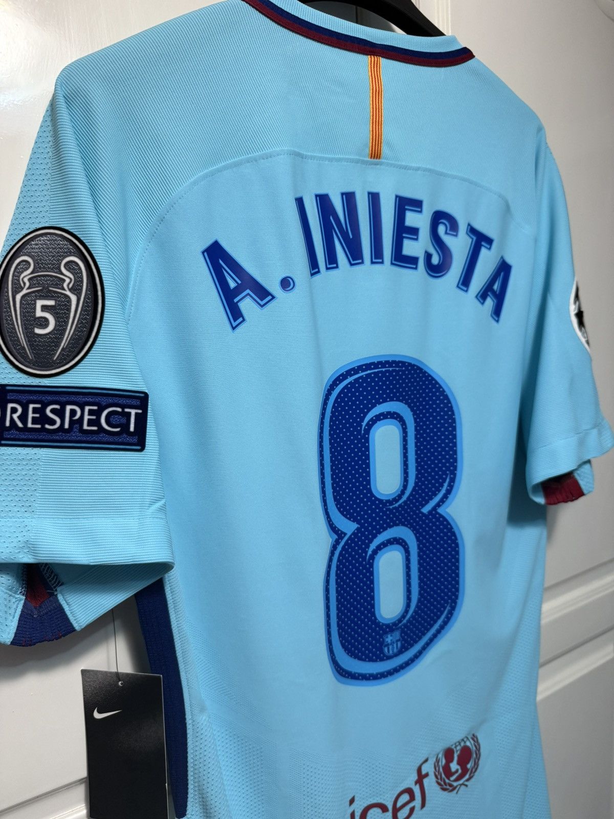 Nike Player issue 17/18 Barça Away — Andrés Iniesta #8 BNWT Size US M / EU 48-50 / 2 - 16 Thumbnail