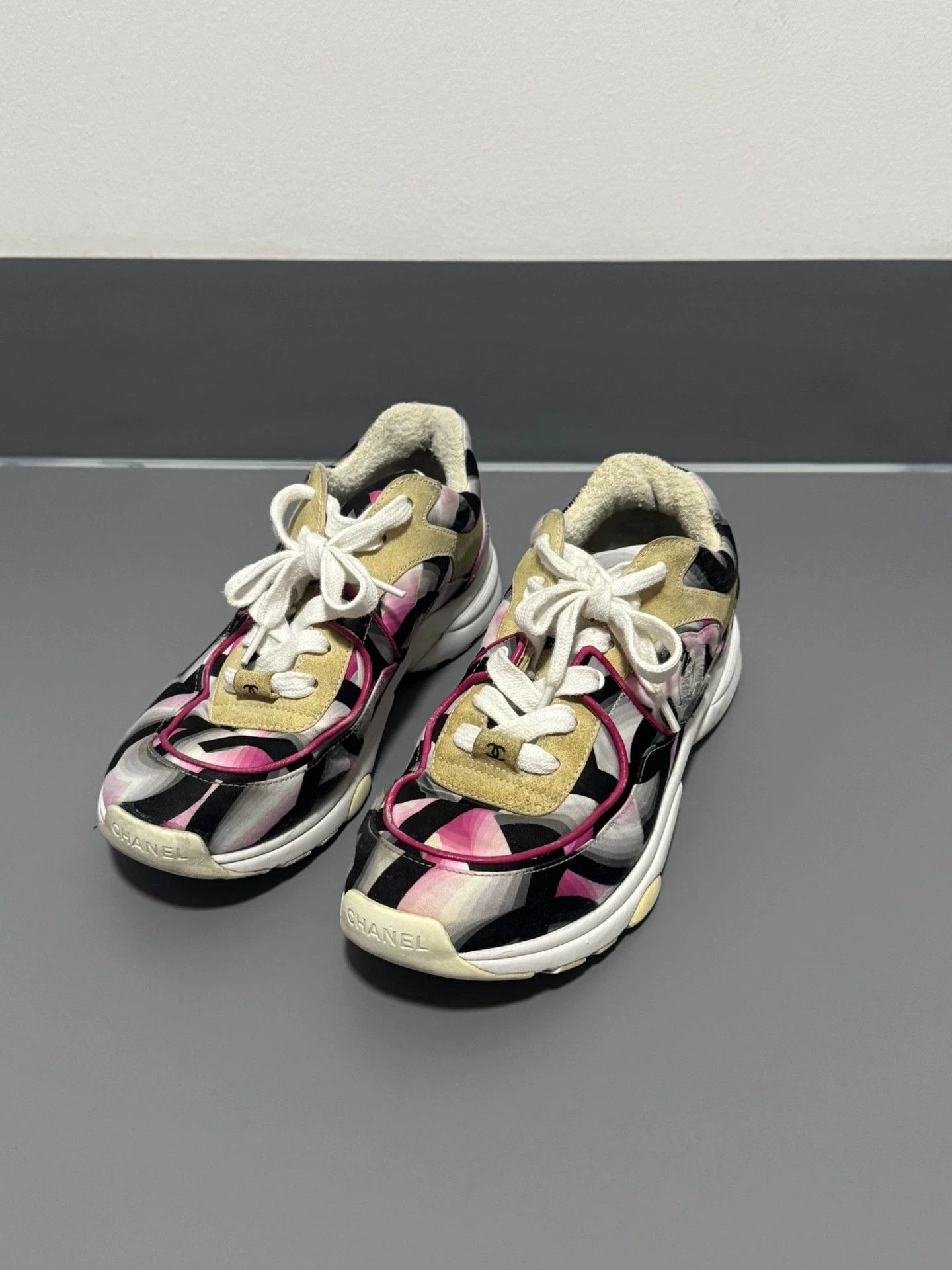 Chanel CHANEL Colorful Printed Leather Low-Top Sneakers Size US 7.5 / IT 37.5 - 1 Thumbnail