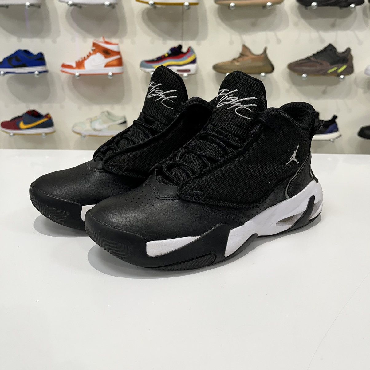 Nike Air Jordan Max Aura 4 Black Metallic Silver (GS) Size US 6 / EU 39 - 2 Thumbnail