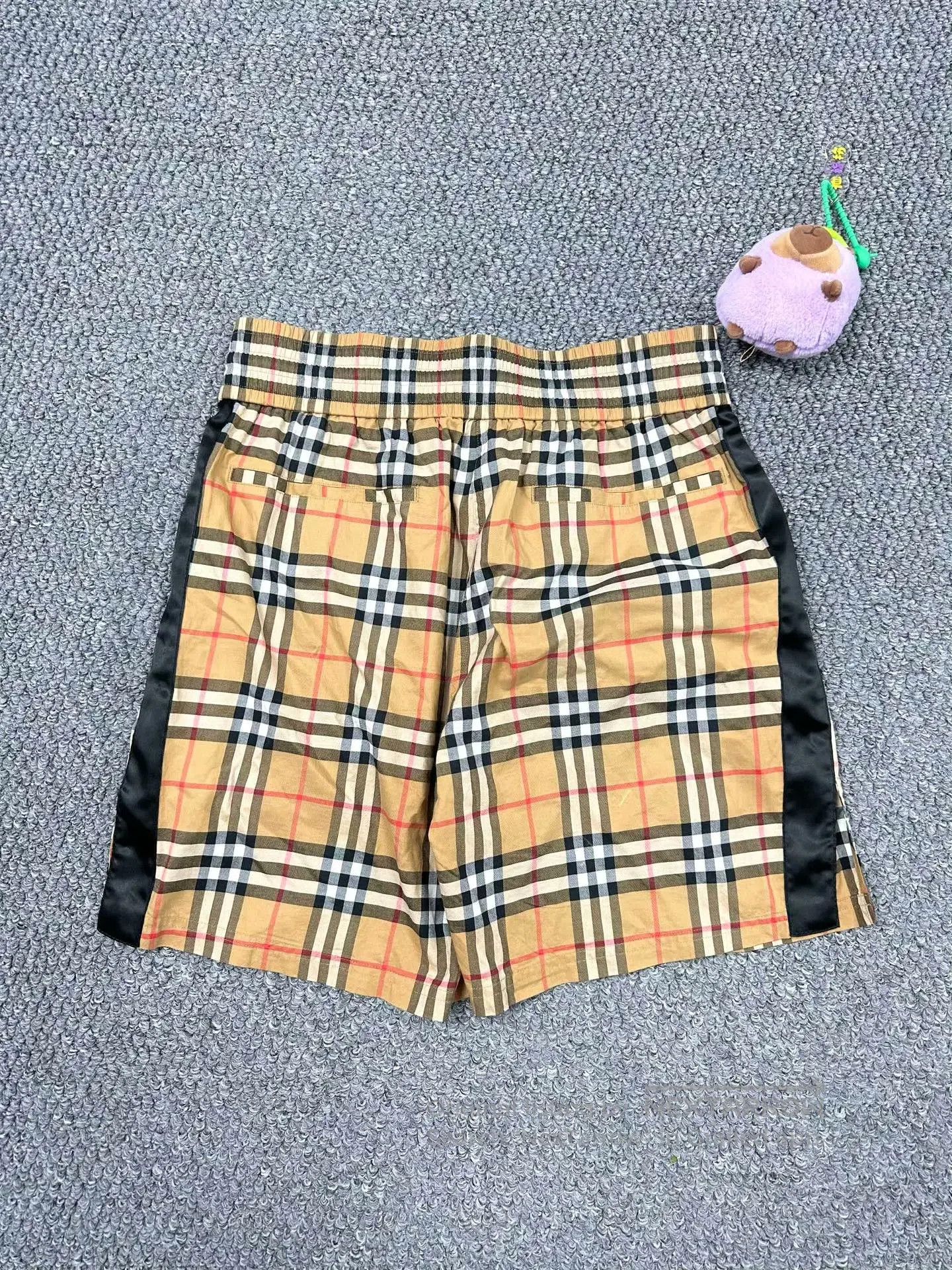 Burberry Burberry size UK4 Classic khaki check black edge silk shor Size 25" / US 0 / IT 36 - 2 Thumbnail