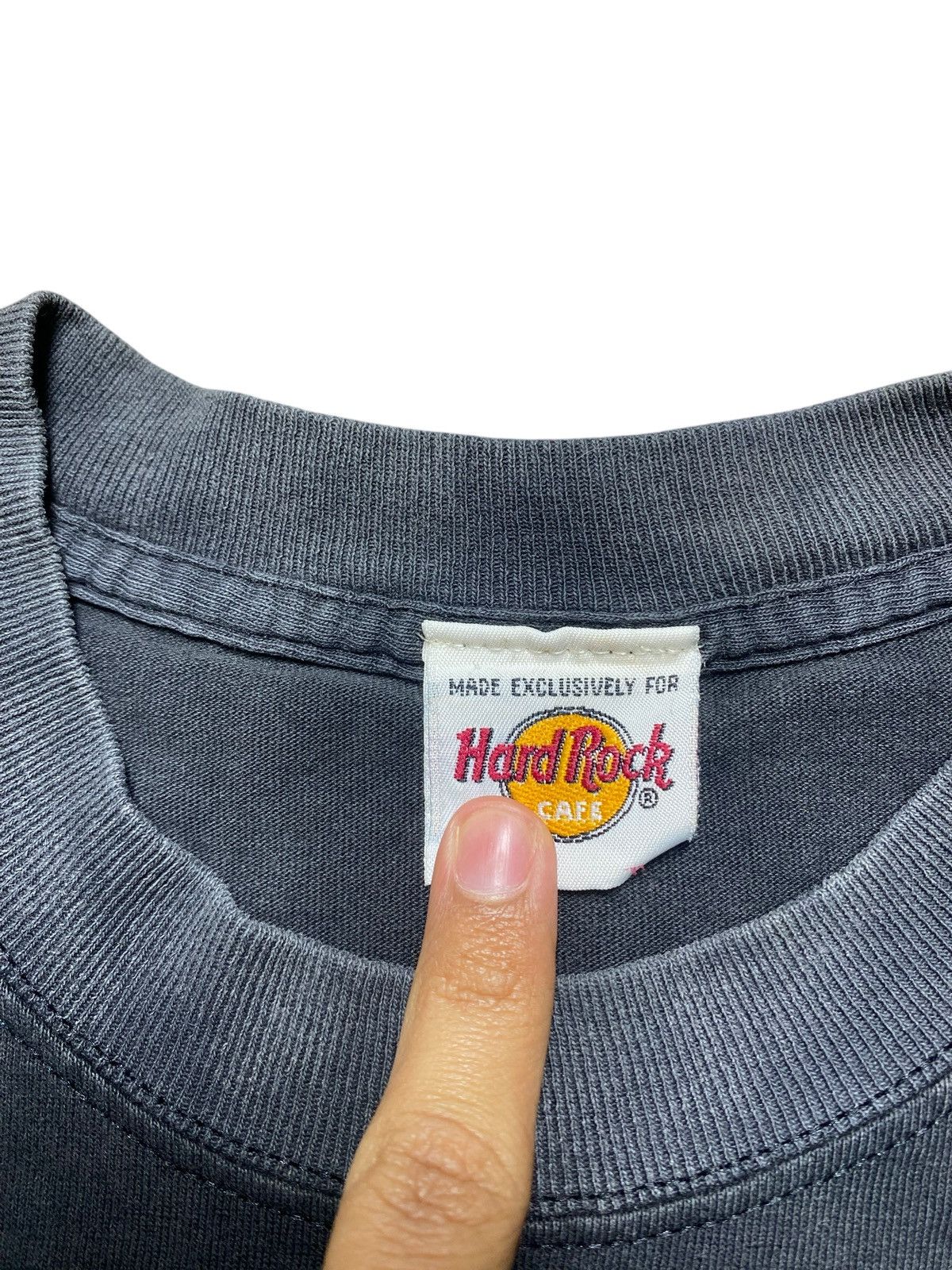 Hard Rock Cafe VINTAGE HARD ROCK CAFE YOKOHAMA GUITAR TEE Size US S / EU 44-46 / 1 - 8 Thumbnail