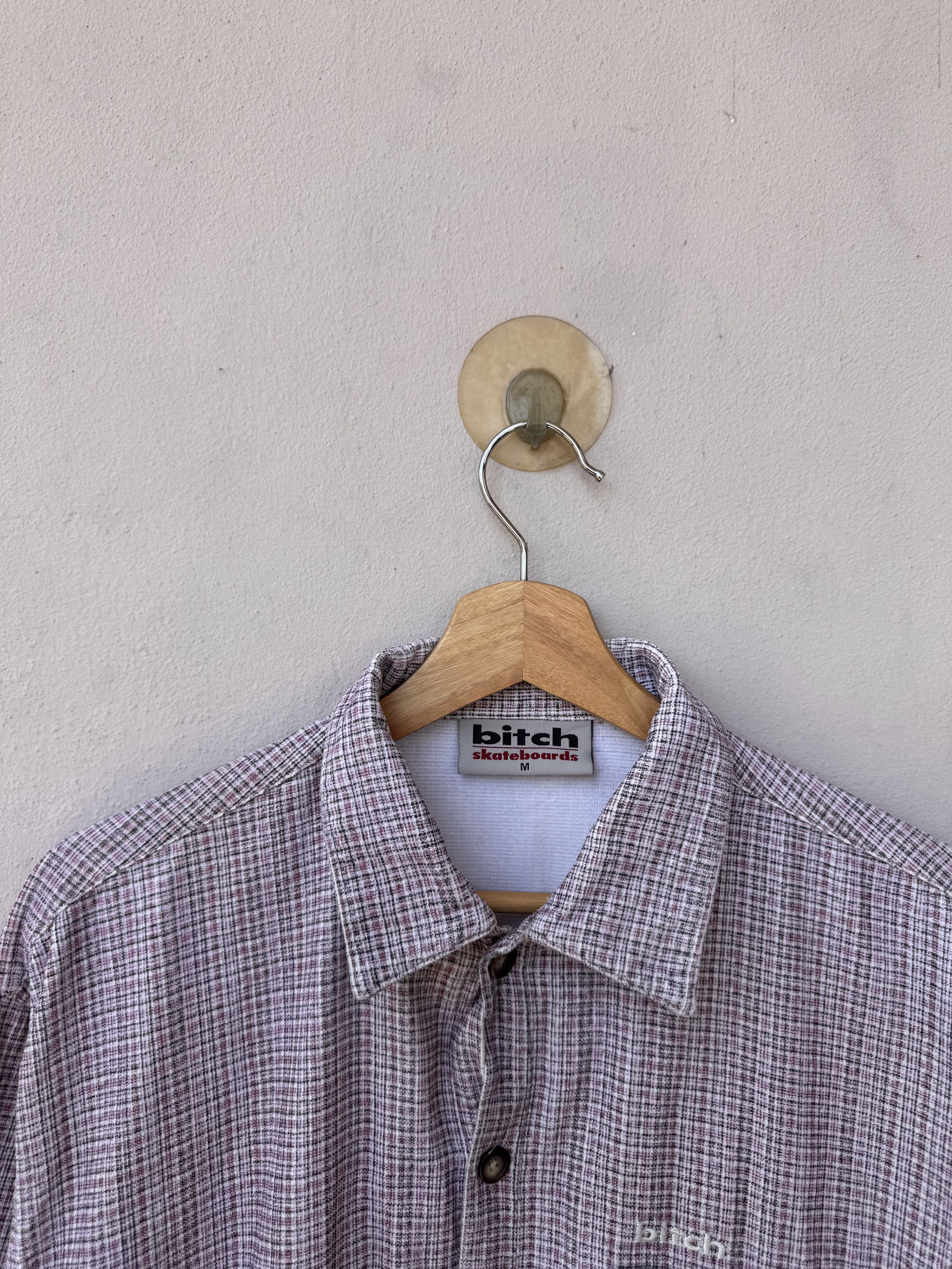 Vintage OG Vintage 90s Bitch Skateboarding Button Up Tee Size US M / EU 48-50 / 2 - 3 Thumbnail