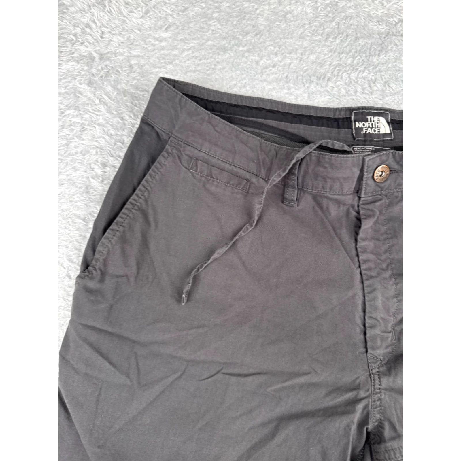 The North Face The North Face Shorts Men 36 Gray Cargo Pockets Hike Camping Cotton Blend Twill 9in Inseam Mens Size US 36 / EU 52 - 4 Thumbnail