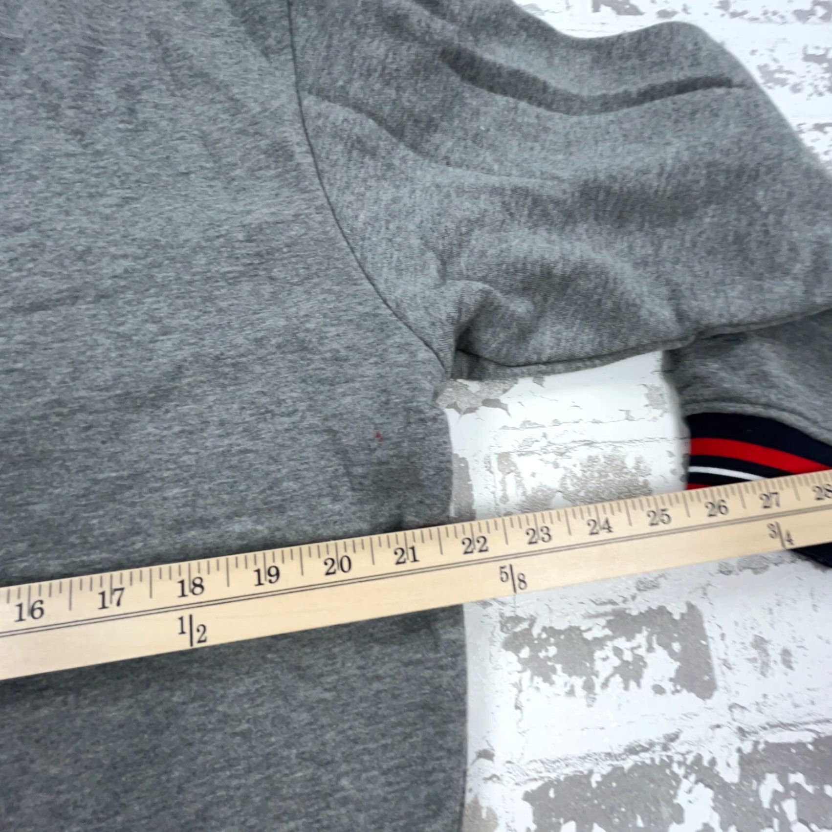 Fila FILA Sweatshirt Women Large Gray Red Silhouette Deep V Neck Logo VTG Size L / US 10 / IT 46 - 6 Thumbnail