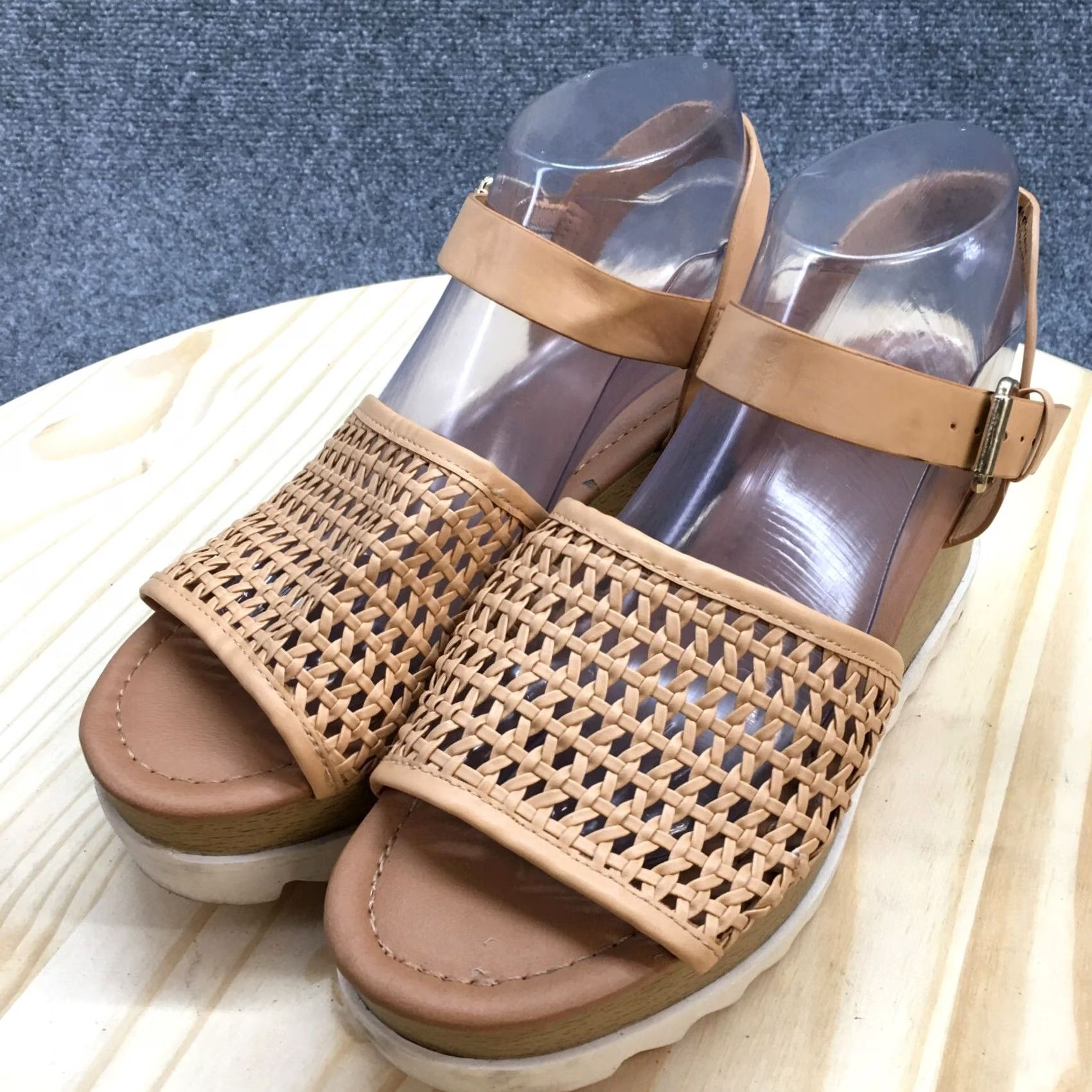 Vintage Universal Thread Sandals Womens 8 Alba Platform Ankle Straps Beige Faux Leather Size US 8 / IT 38 - 3 Thumbnail