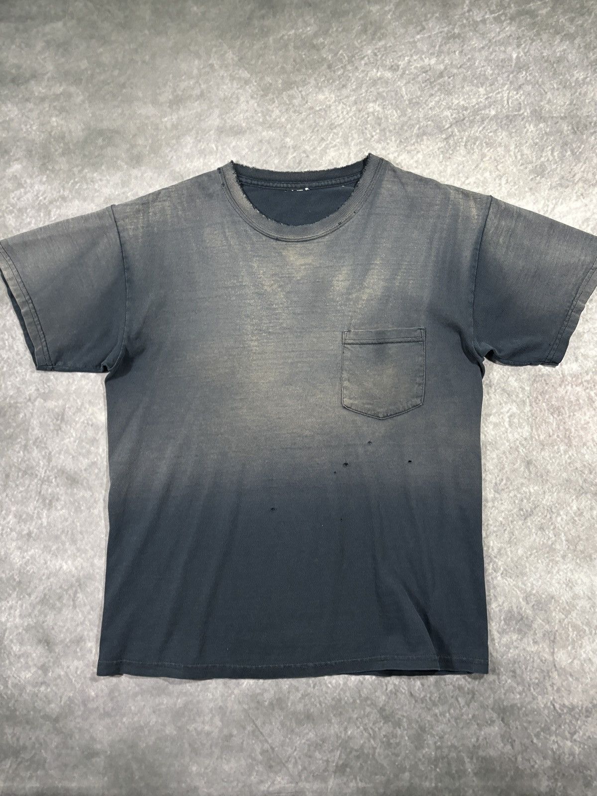 Vintage Thrashed Vintage Blank Tee Faded Distressed Bleach Sun 1990s Size US M / EU 48-50 / 2 - 12 Thumbnail
