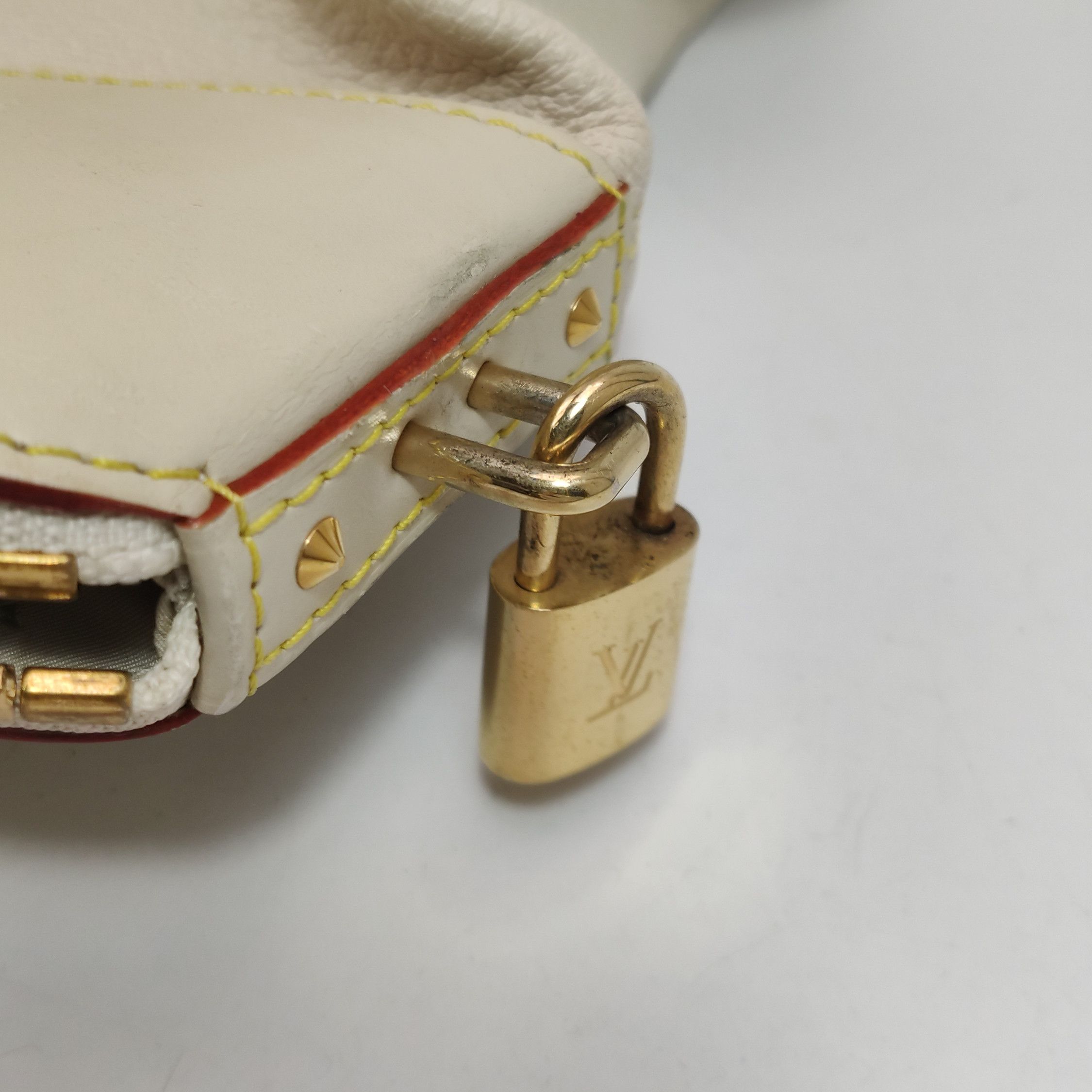 Louis Vuitton Louis Vuitton (LV) Suhali Lockit Cowhide and Lambskin Solid Size ONE SIZE - 2 Thumbnail
