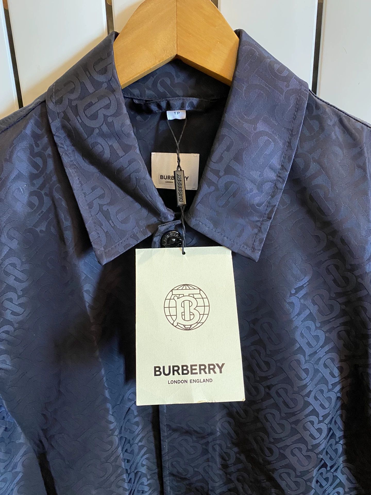 Burberry Burberry TB Logo Trench Coat new authentic Size US XS / EU 42 / 0 - 2 Thumbnail