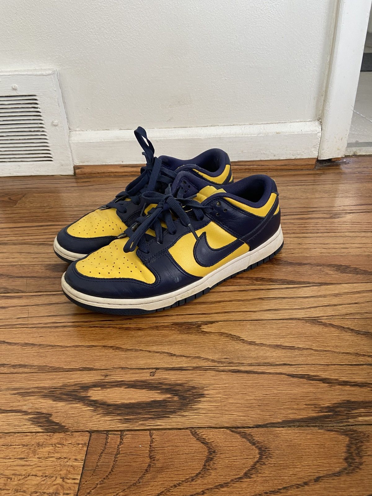 Nike Nike university of Michigan dunks Size US 8.5 / EU 41-42 - 1 Thumbnail
