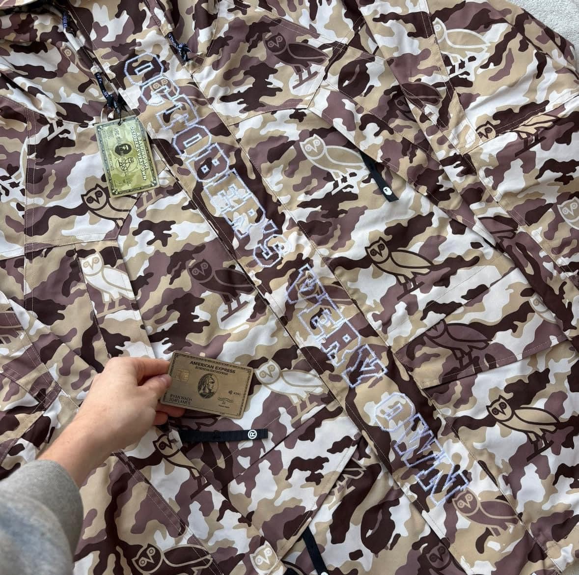 Bape × October's Very Own Bape x OVO Beige Woodland Camo Snowboard Jacket Size US XXL / EU 58 / 5 - 2 Thumbnail