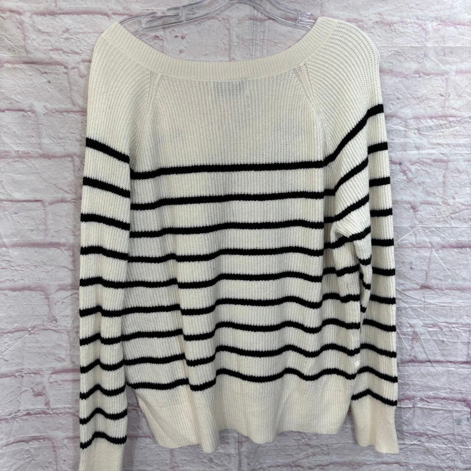 Old Navy Old Navy Women's Striped V-Neck Sweater Size Medium NWOT Size M / US 6-8 / IT 42-44 - 4 Thumbnail