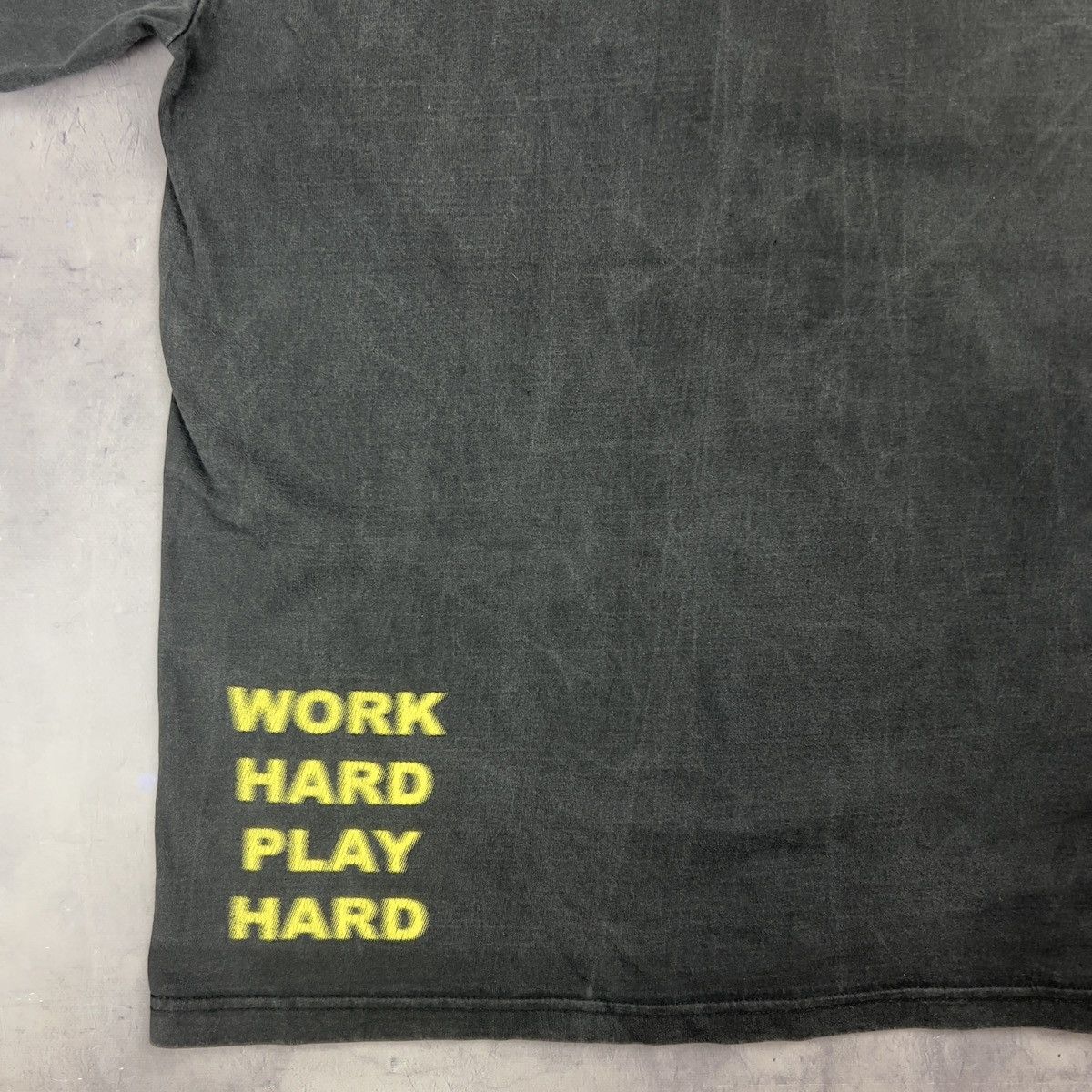 Other Rare! Vintage Work Hard Play Hard 3D Logo Tee 00s Size US L / EU 52-54 / 3 - 14 Thumbnail