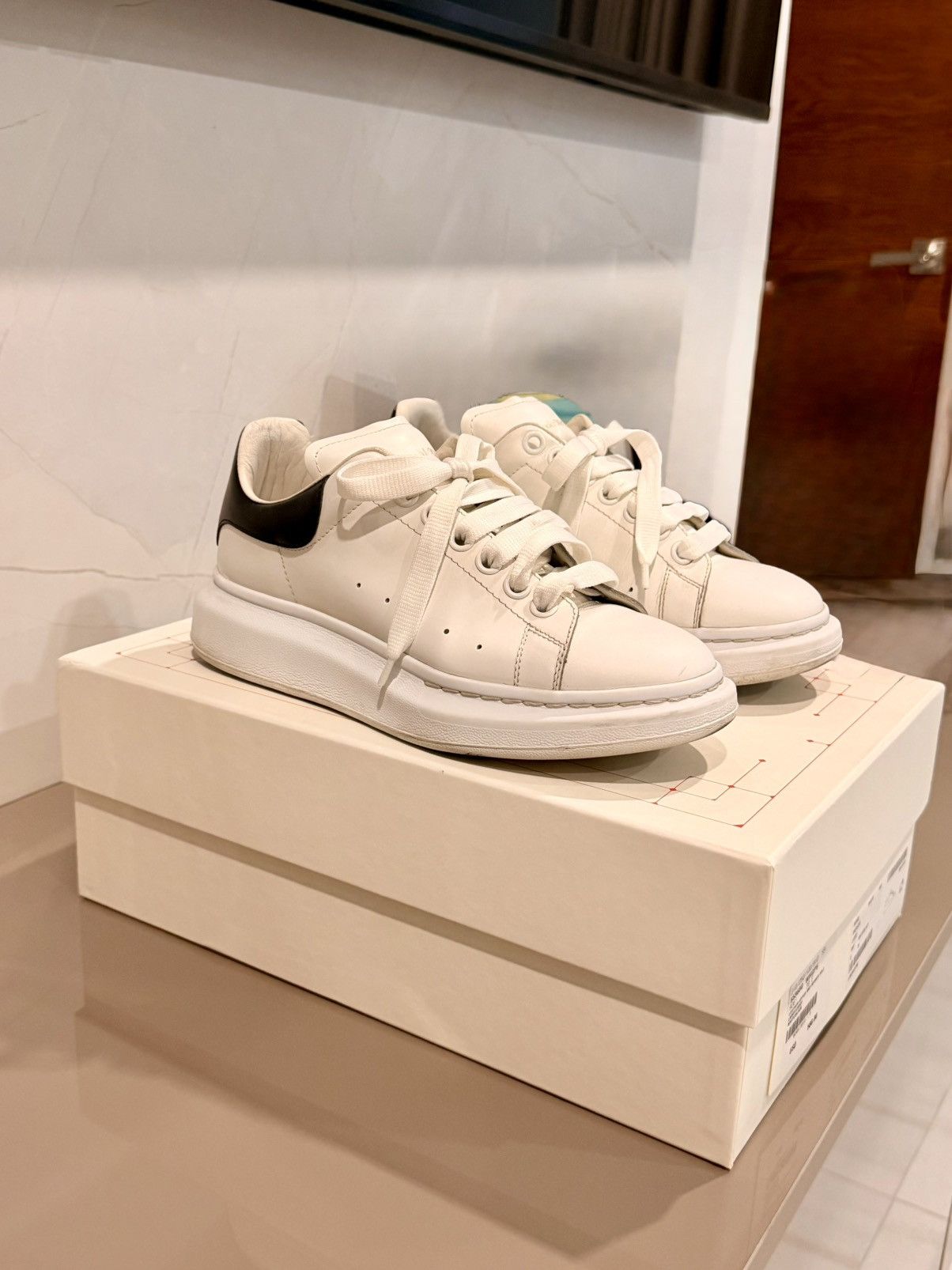 Alexander McQueen Alexander McQueen Larry Leather Sneakers Size US 8.5 / IT 38.5 - 1 Thumbnail