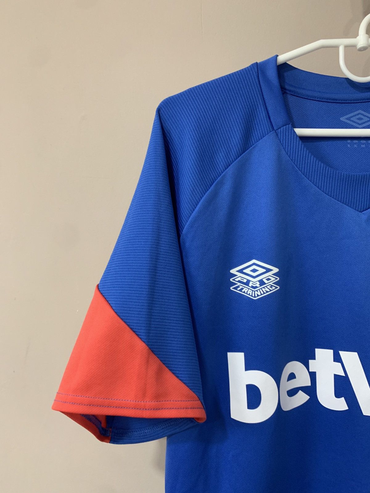Umbro West Ham United Training Football Shirt Umbro Soccer Jersey Size US XL / EU 56 / 4 - 4 Thumbnail