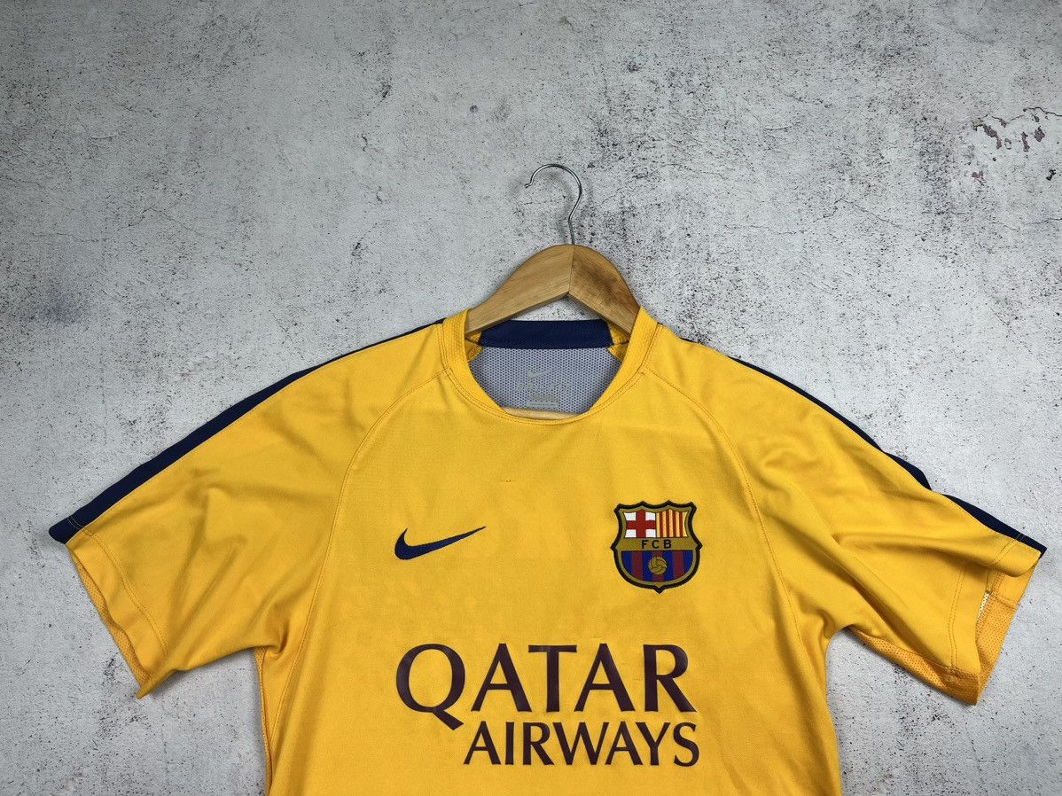 Nike NIKE BARCELONA TRAINING SOCCER JERSEY FOOTBALL SHIRT ORANGE Size US S / EU 44-46 / 1 - 5 Thumbnail