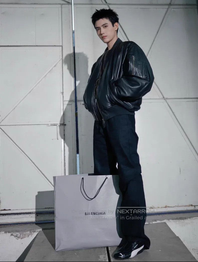 Balenciaga Balenciaga Solid Color Baseball Collar Loose Drop Shoulder Size US S / EU 44-46 / 1 - 9 Thumbnail