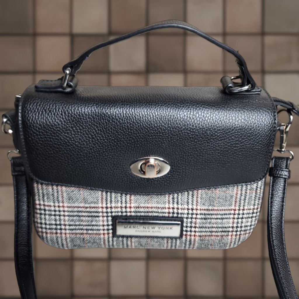 Vintage **Pebbled Black Marc New York Plaid Faux Leather Women's Shoulder Bag** User: **Black Marc New York Plaid Pebbled Faux Leather Women's Shoulder Bag** Size ONE SIZE - 1 Thumbnail