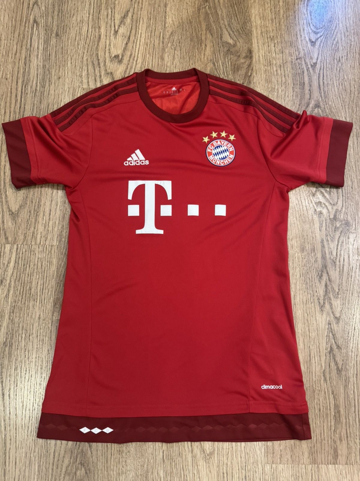 Adidas BAYERN MÜNICH 2015 2016 HOME FOOTBALL SHIRT ADIDAS sz S MEN Size US S / EU 44-46 / 1 - 4 Thumbnail