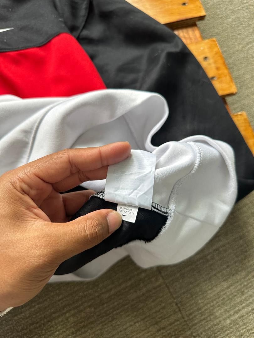 Nike NIKE MINI SWOOSH TRICOLOR HOODIE Size US L / EU 52-54 / 3 - 4 Thumbnail
