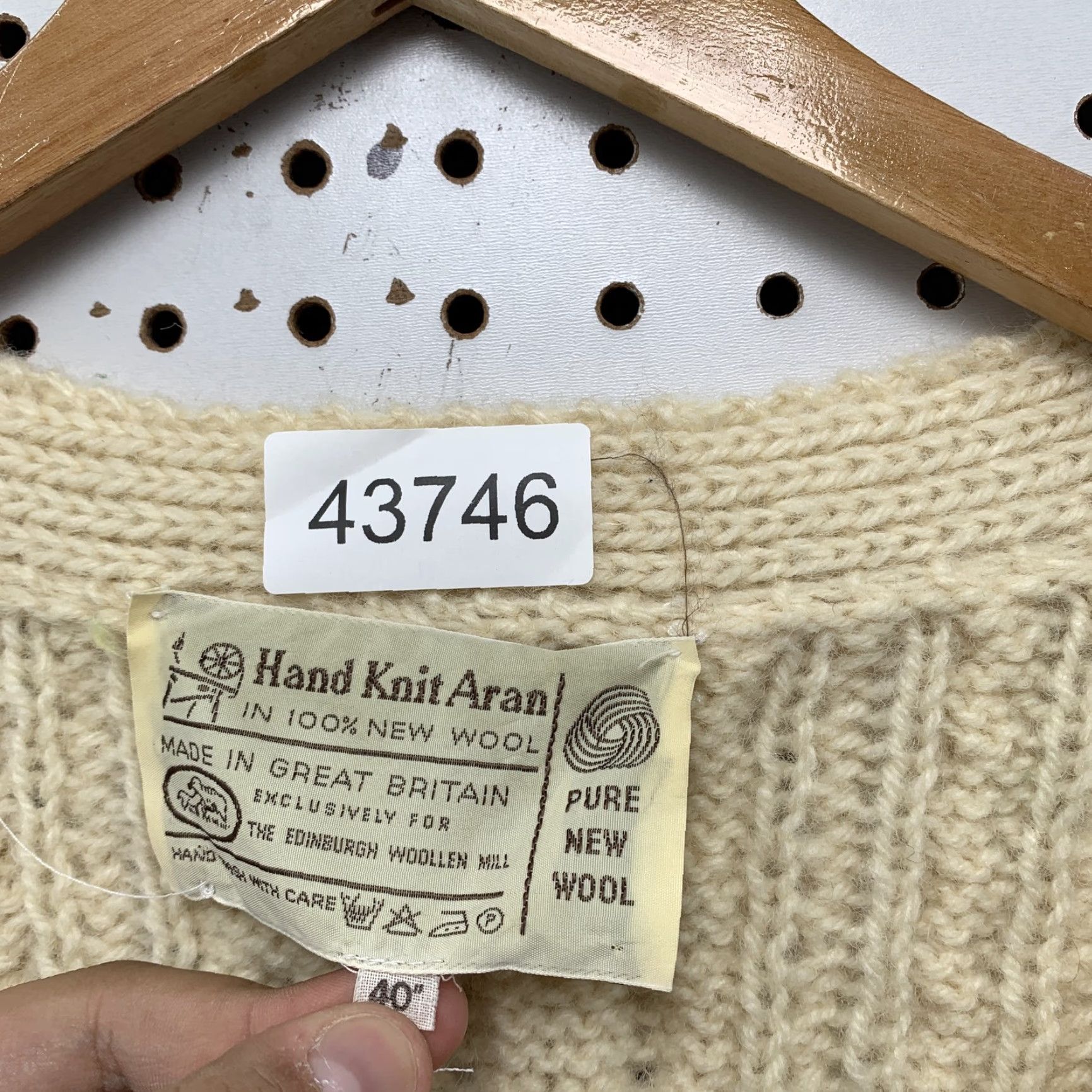 Vintage VINTAGE Aran Cardigan Knit Wool Cream M Mens Size M 40 Beige Cable Knit Fisherman V-Neck Winter Casual Mens Size US M / EU 48-50 / 2 - 5 Thumbnail