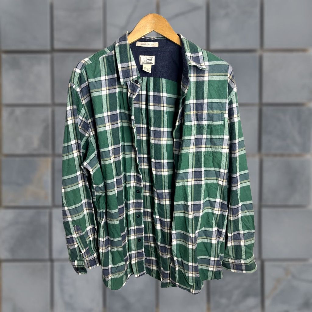 Vintage L.L.Bean Shirt Mens L Green Plaid Flannel Cotton Button Up Slim Fit with Pockets Size US L / EU 52-54 / 3 - 1 Thumbnail