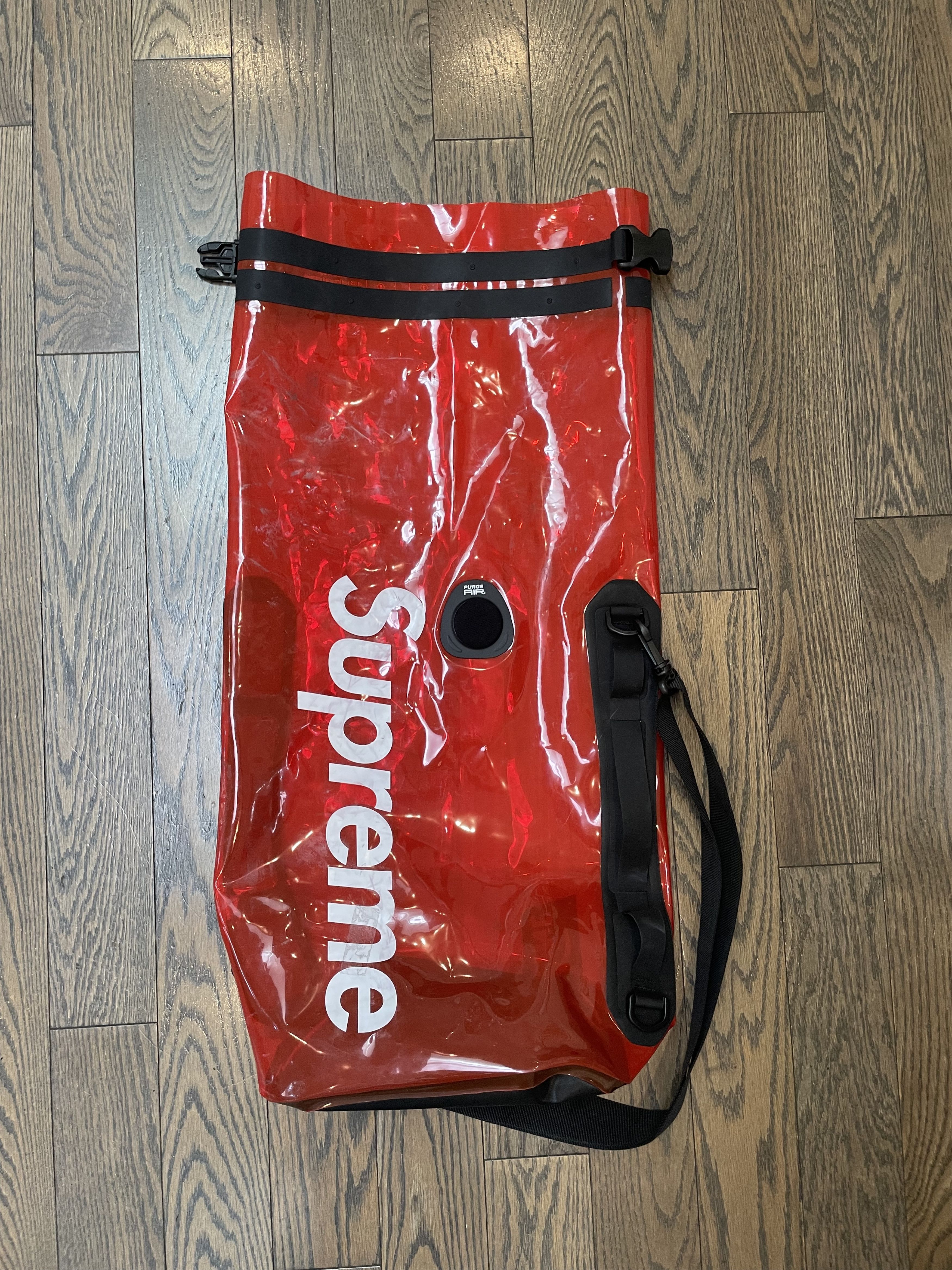 Supreme sealline discovery shop dry bag 5l