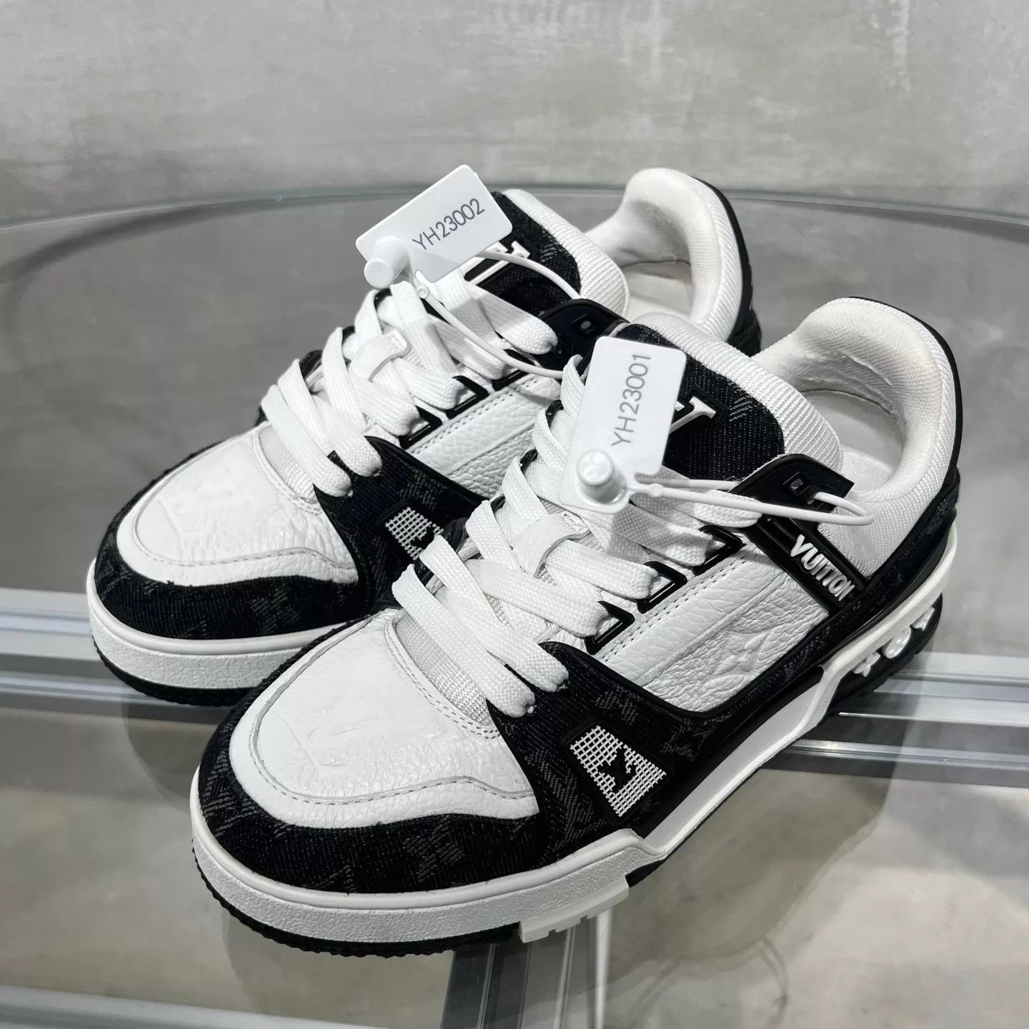 Louis Vuitton LV Trainer Black White Denim 1.5/35.5 Size US 5 / IT 35 - 2 Thumbnail