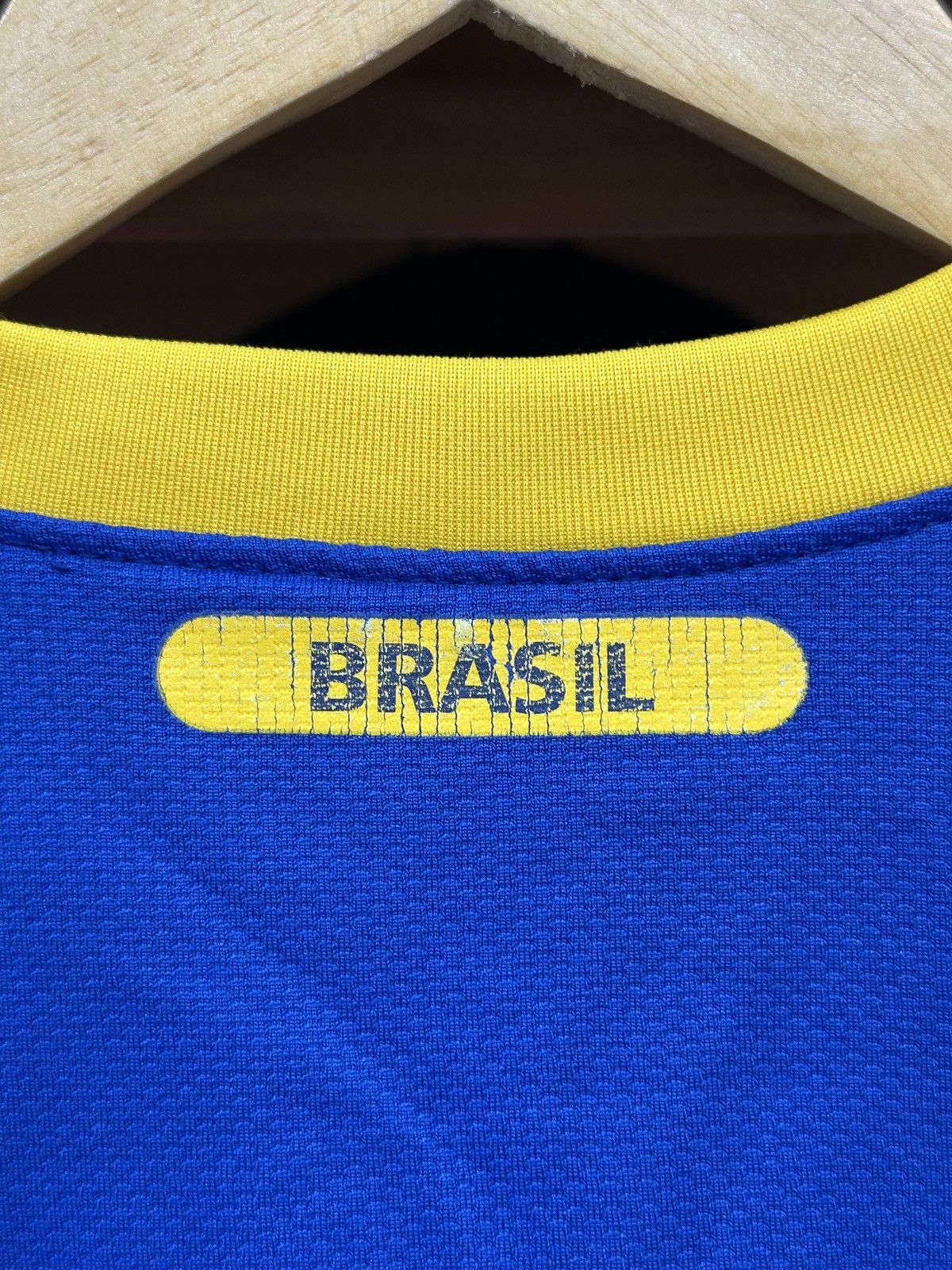 Nike Brazil 2010-11 Away Nike Jersey Size US L / EU 52-54 / 3 - 8 Thumbnail