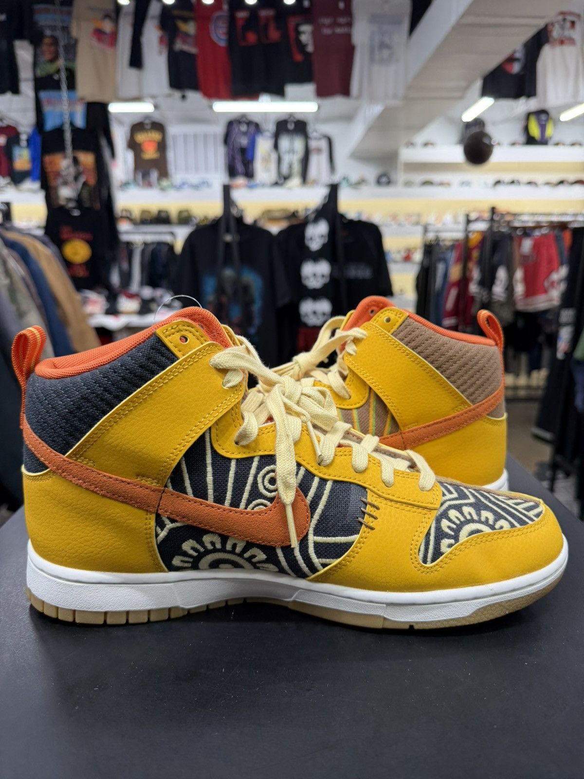 Nike Nike Dunk High Somos Familia Size 10.5 (2022) Size US 10.5 / EU 43-44 - 3 Thumbnail