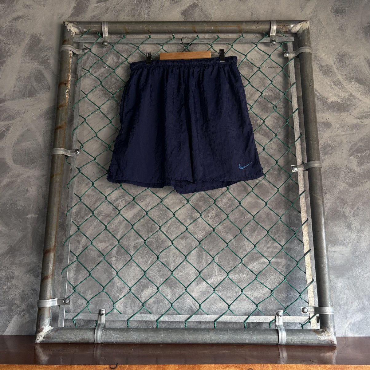 Nike Vintage 90s Nike Mens M Nylon Mesh Lined Navy Blue Shorts Size US 32 / EU 48 - 1 Thumbnail