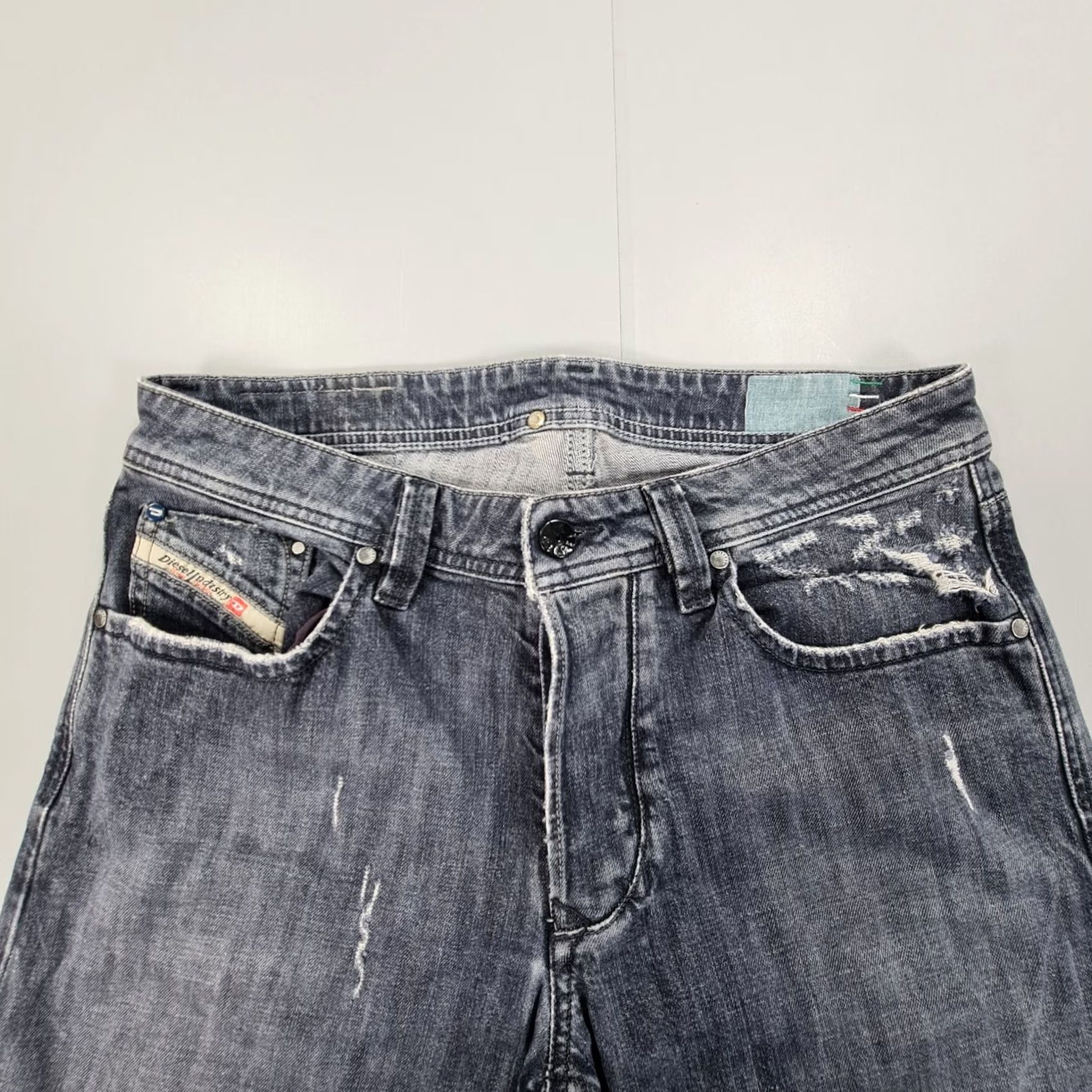 Diesel Diesel Jeans Straight Leg Distressed W32 L33 Made In Italy Regular Mens Denim 100% Cotton Grey Medium Wash Pockets Size US 32 / EU 48 - 2 Thumbnail