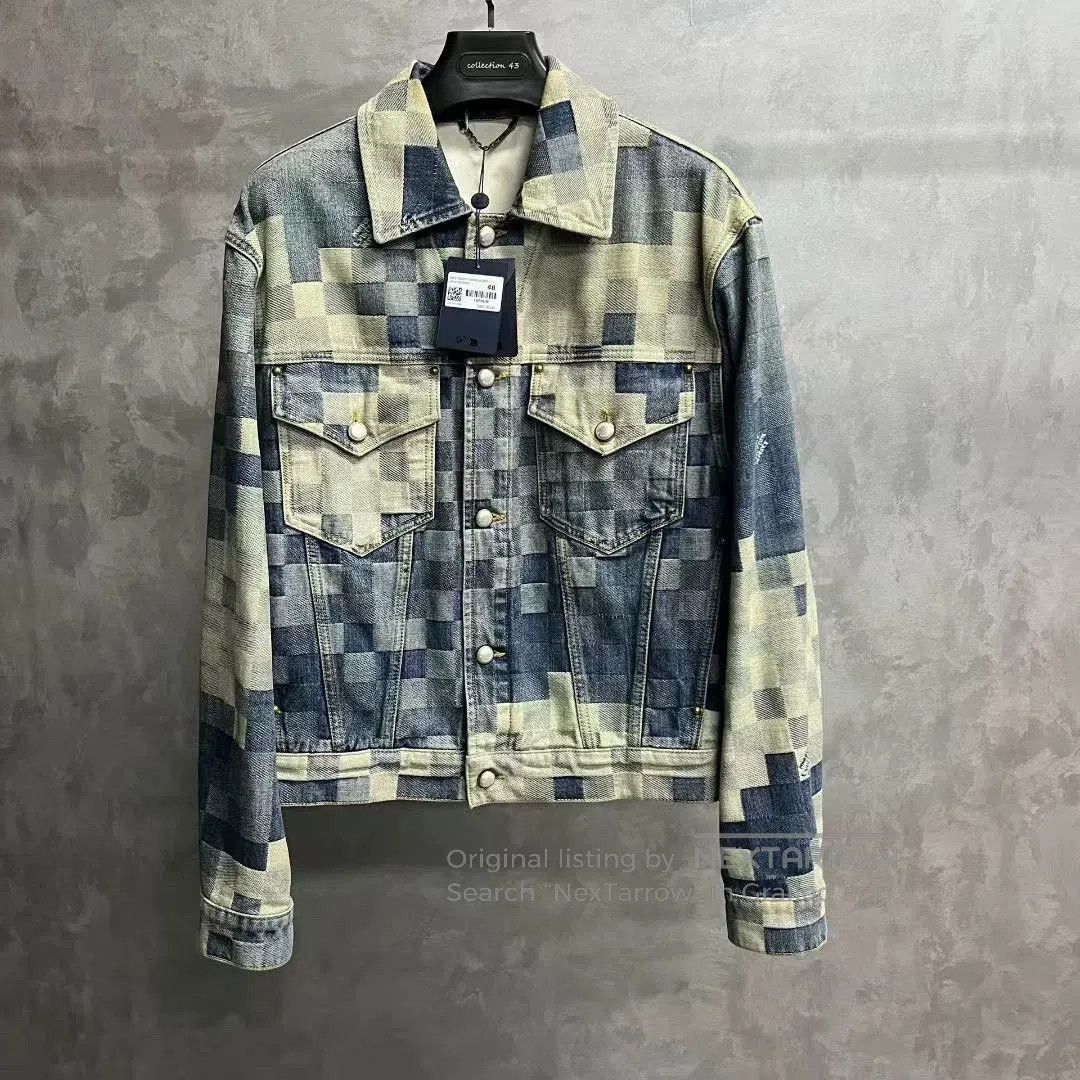 Louis Vuitton blue mosaic print button. Size US L / EU 52-54 / 3 - 1 Thumbnail