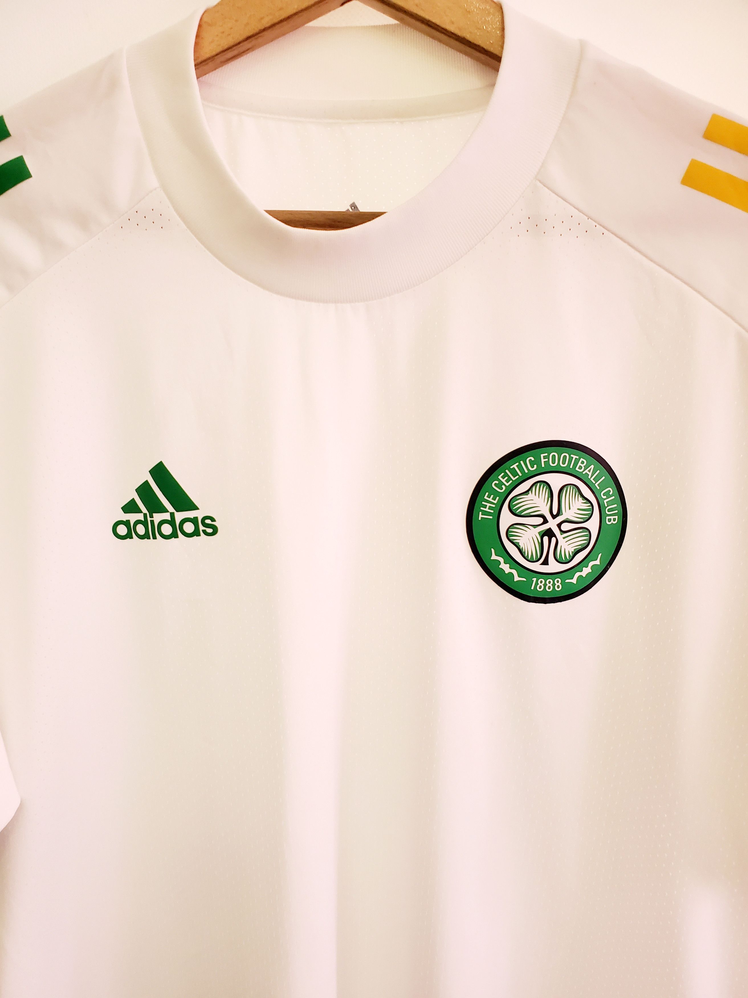 Adidas FC CELTIC 2020/2021 soccer jersey perfect condition size M Size US M / EU 48-50 / 2 - 2 Thumbnail