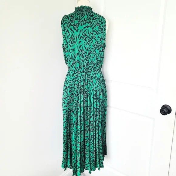 Banana Republic Leopard Satin Mock Neck Elastic Waist Pleated Dress NWT Size M / US 6-8 / IT 42-44 - 5 Thumbnail