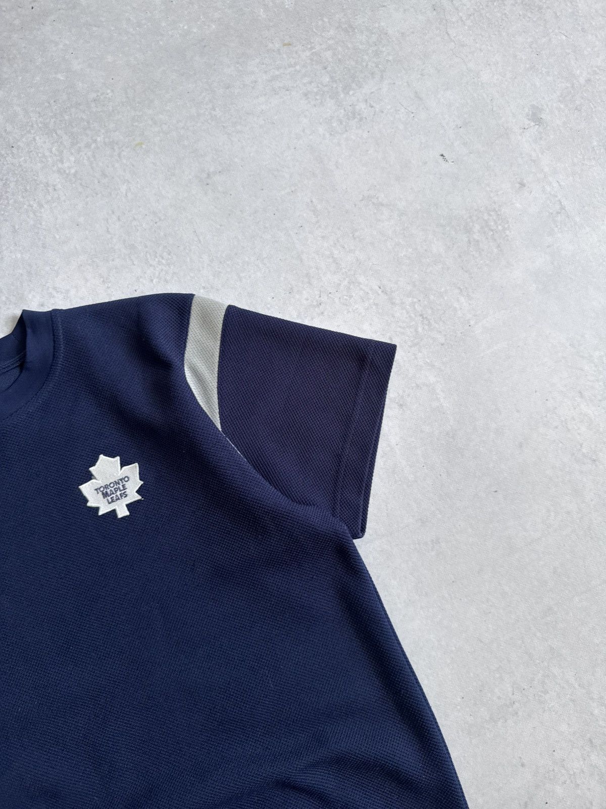 Nike Vintage Nike Toronto Maple Leaf Rate Unisex Streetwear Tee Size US L / EU 52-54 / 3 - 6 Thumbnail