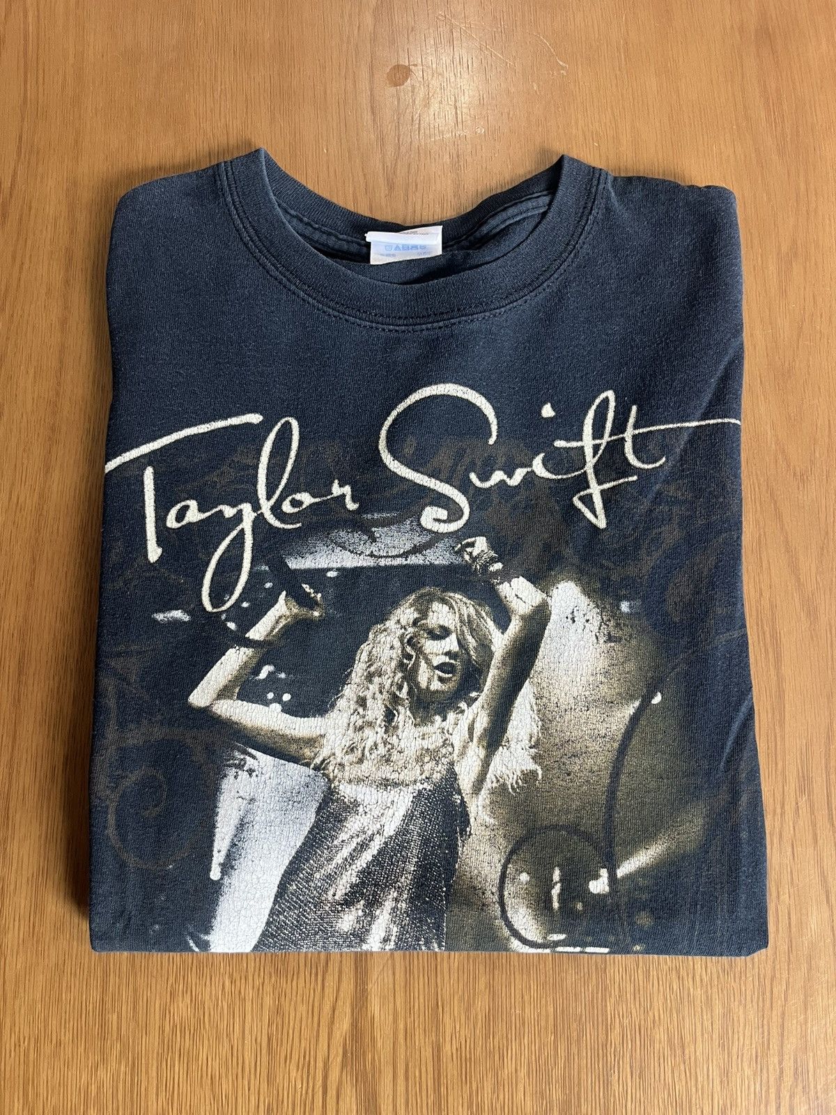 Band Tees Vintage Tayler Swift World tour Tshirt Size US S / EU 44-46 / 1 - 1 Thumbnail